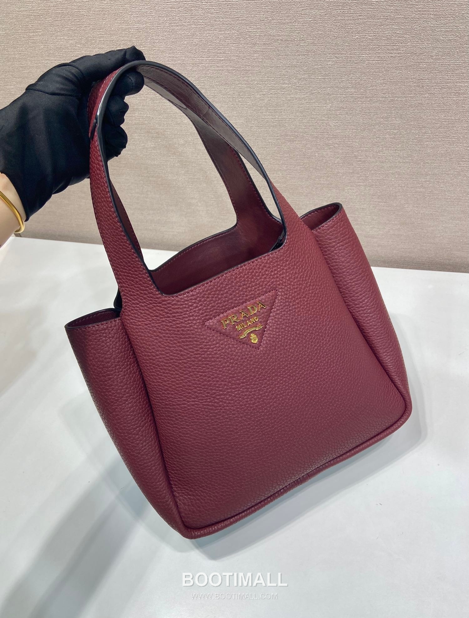 Prada Calfskin Bucket Tote Bag with Top Handle and Multi Compartment Detail 프라다 카프스킨 탑핸들 멀티 컴파트먼트 버킷 토트백 1BG335 25cm 3