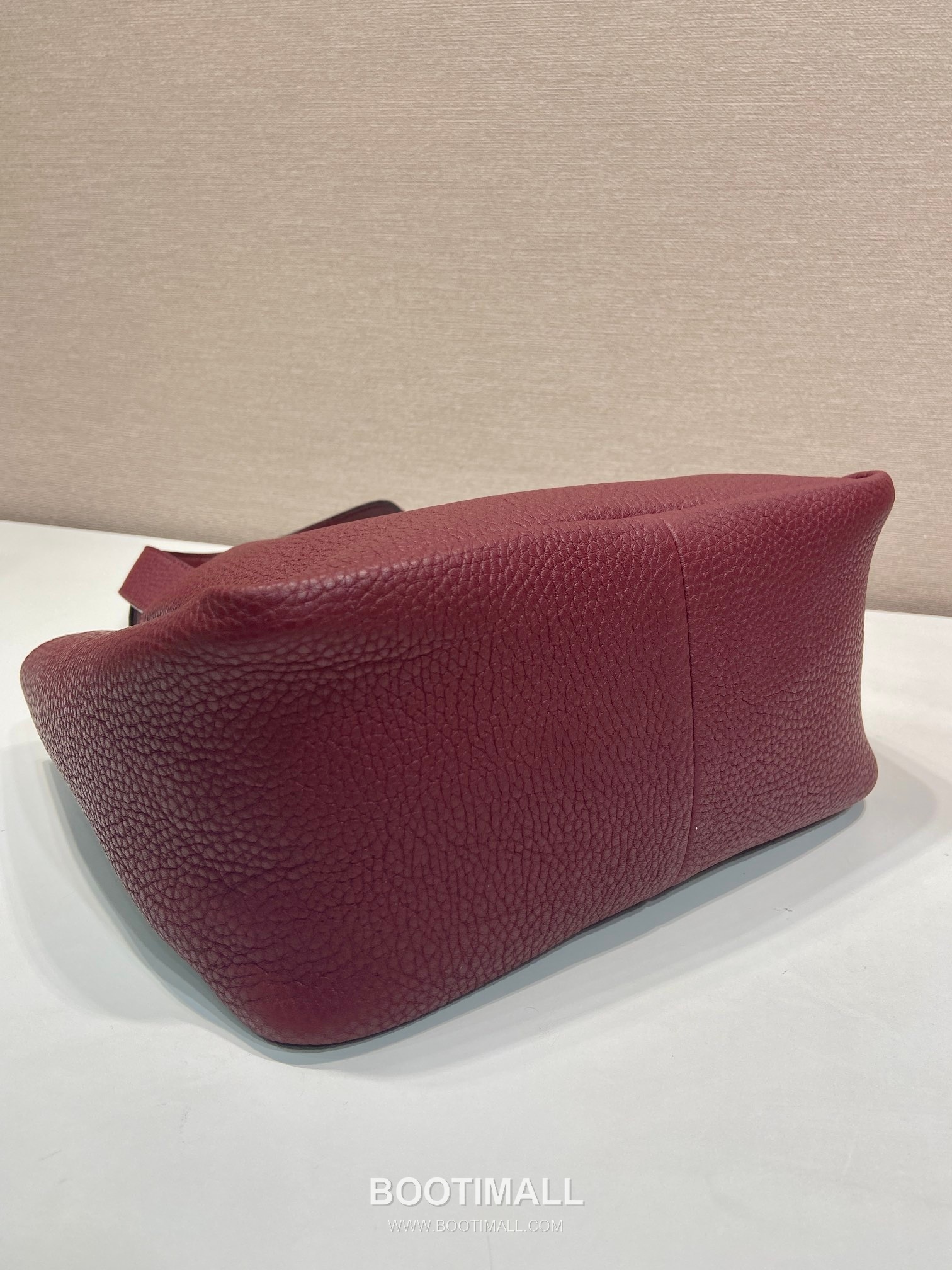 Prada Calfskin Bucket Tote Bag with Top Handle and Multi Compartment Detail 프라다 카프스킨 탑핸들 멀티 컴파트먼트 버킷 토트백 1BG335 25cm 6