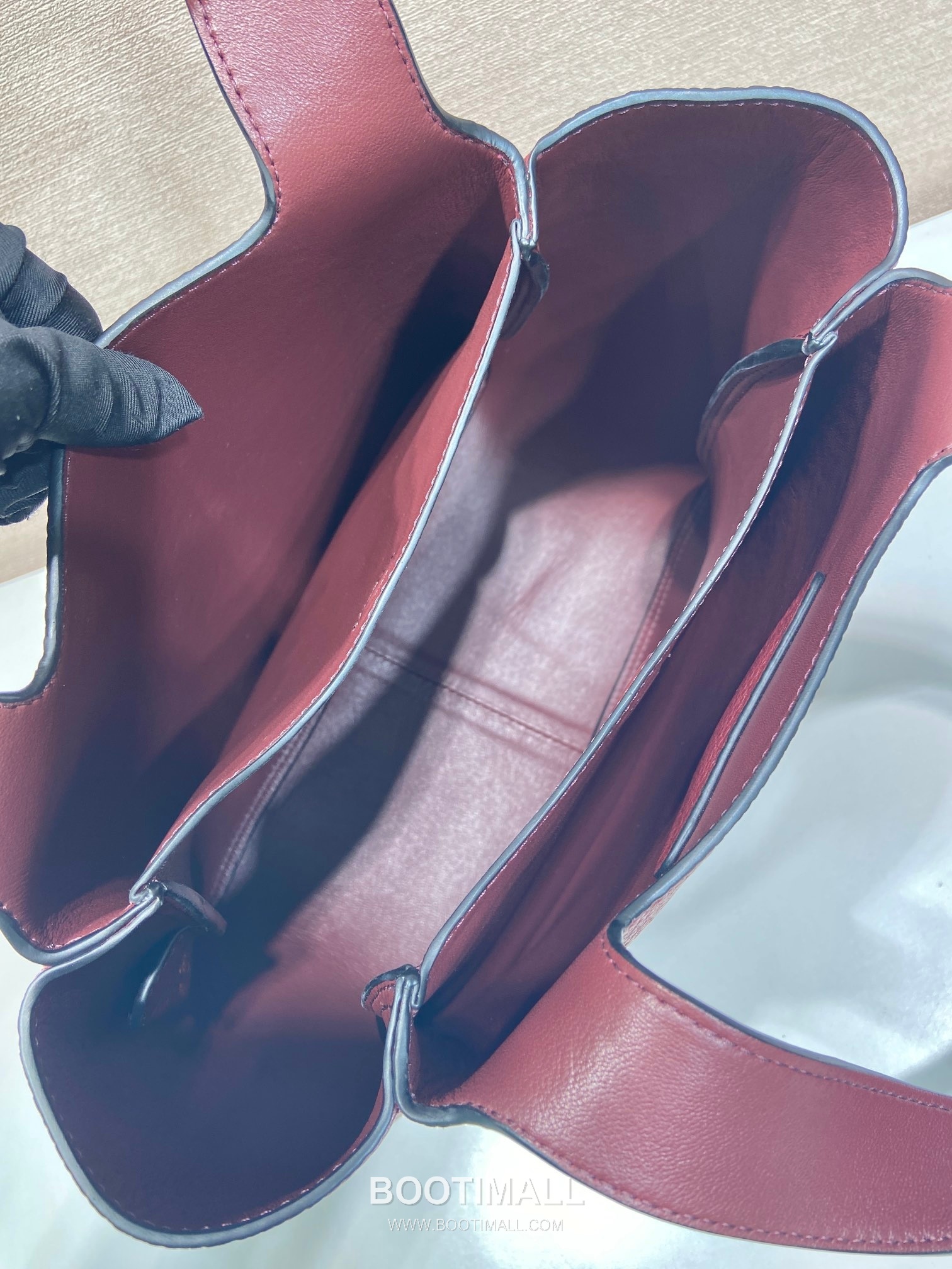 Prada Calfskin Bucket Tote Bag with Top Handle and Multi Compartment Detail 프라다 카프스킨 탑핸들 멀티 컴파트먼트 버킷 토트백 1BG335 25cm 8