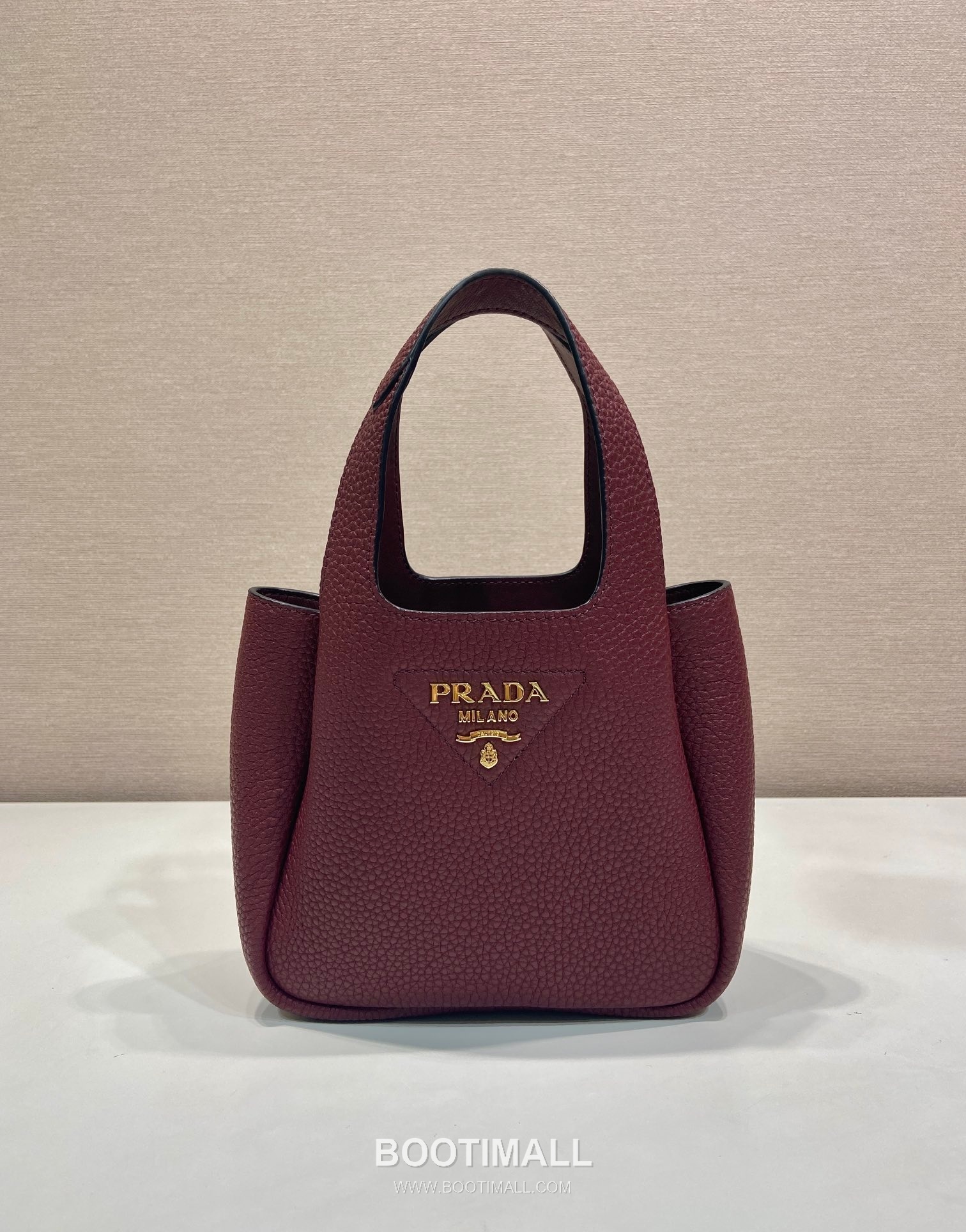 Prada Deer Grain Calfskin Mini Bucket Tote Bag with Gold Hardware Detail 프라다 디어 그레인 카프스킨 골드 하드웨어 미니 버킷 토트백 1BA349 18cm 1