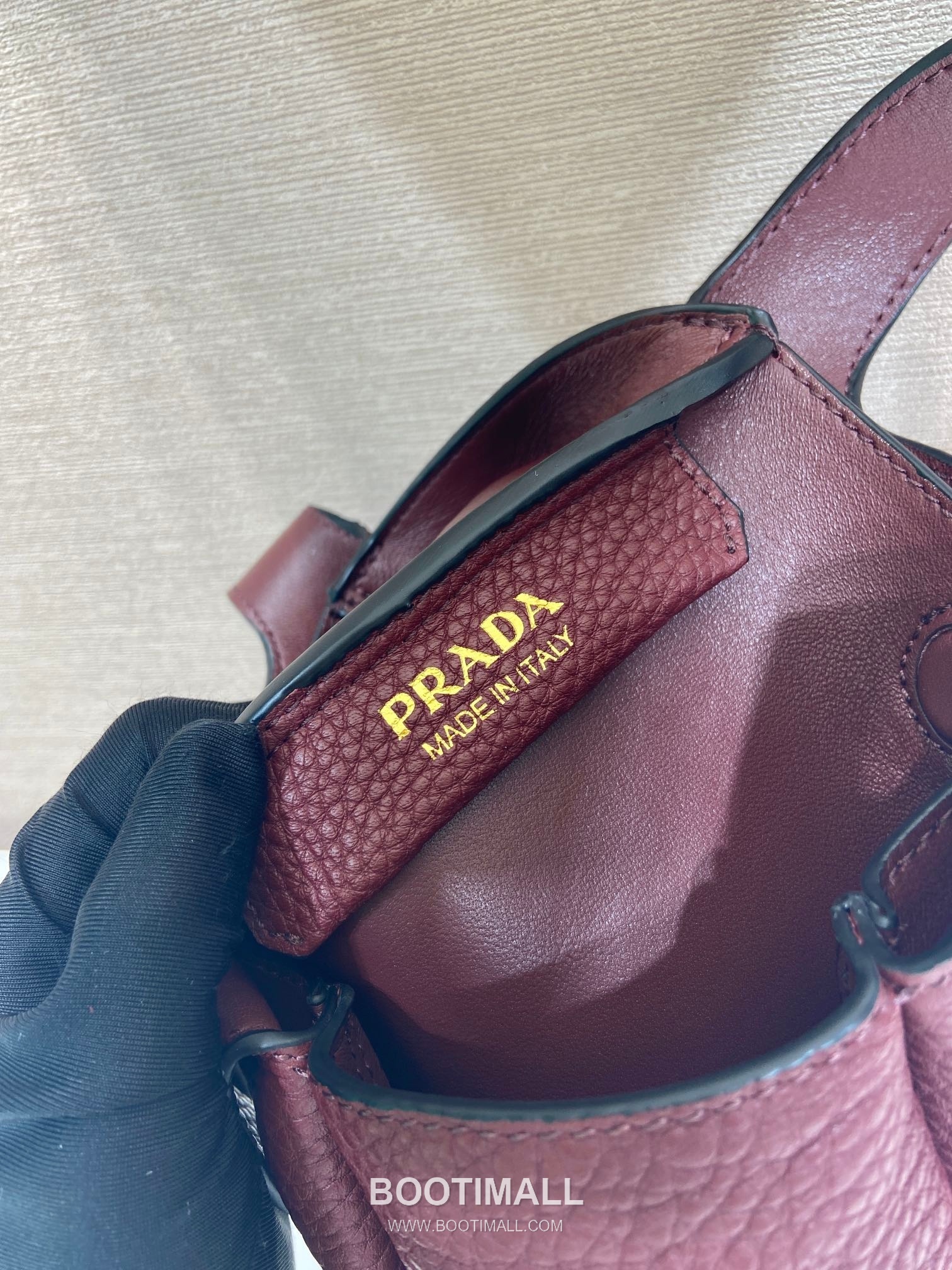 Prada Deer Grain Calfskin Mini Bucket Tote Bag with Gold Hardware Detail 프라다 디어 그레인 카프스킨 골드 하드웨어 미니 버킷 토트백 1BA349 18cm 9