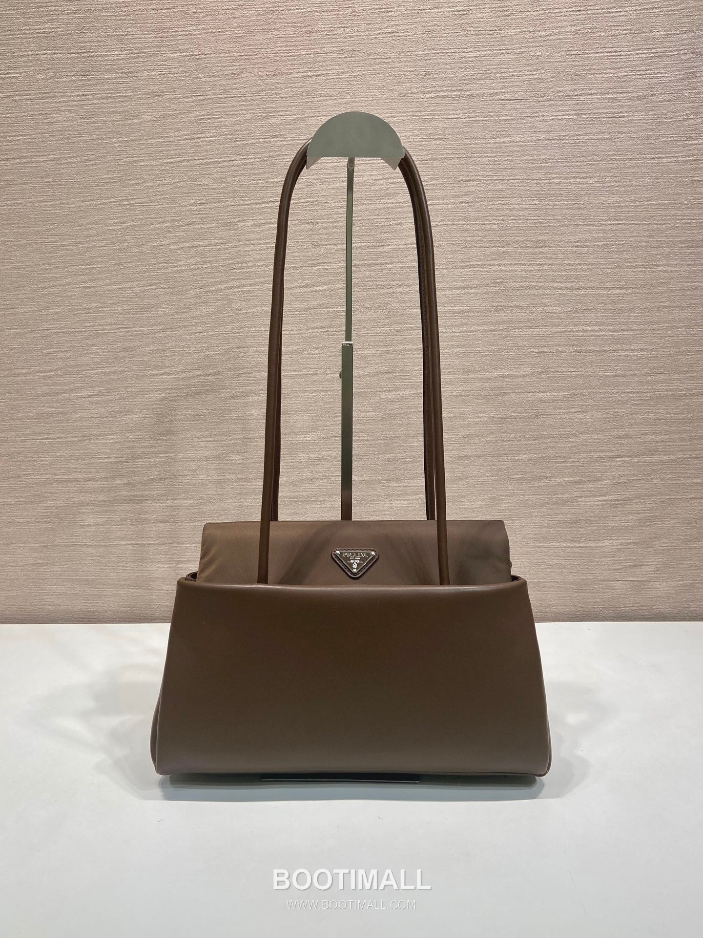 Prada Re-Nylon Leather Combination Tote Bag with Structured Design and Multi Pocket Detail 프라다 리나일론 레더 콤비 구조형 멀티포켓 토트백 1BA495 28cm 1