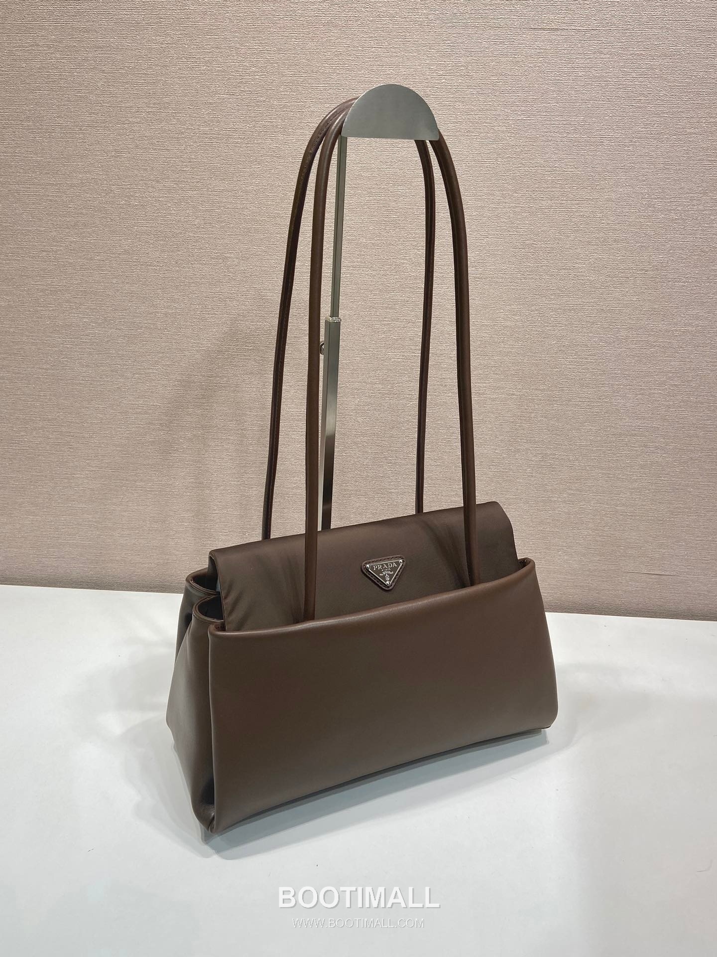 Prada Re-Nylon Leather Combination Tote Bag with Structured Design and Multi Pocket Detail 프라다 리나일론 레더 콤비 구조형 멀티포켓 토트백 1BA495 28cm 2