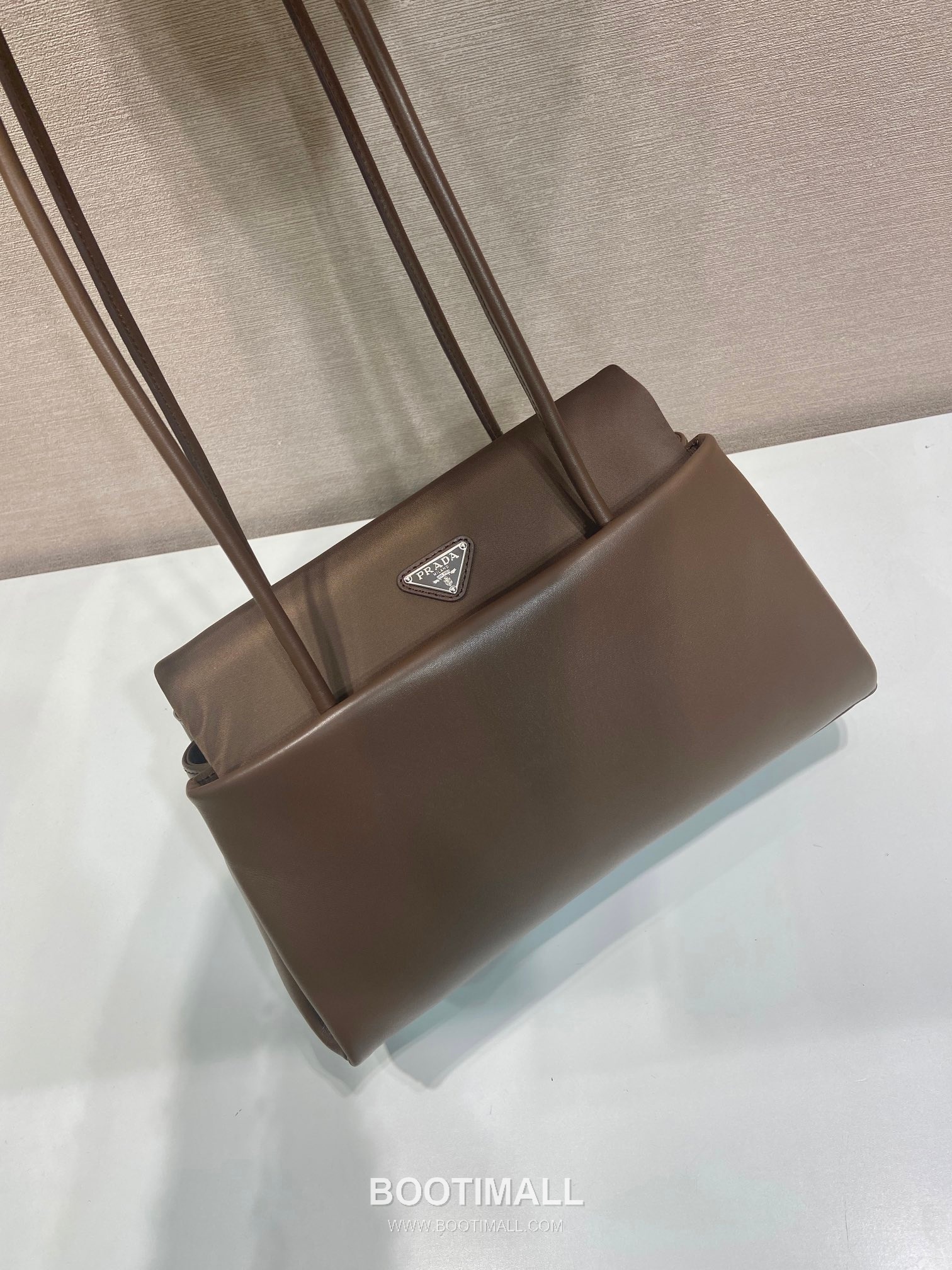 Prada Re-Nylon Leather Combination Tote Bag with Structured Design and Multi Pocket Detail 프라다 리나일론 레더 콤비 구조형 멀티포켓 토트백 1BA495 28cm 3