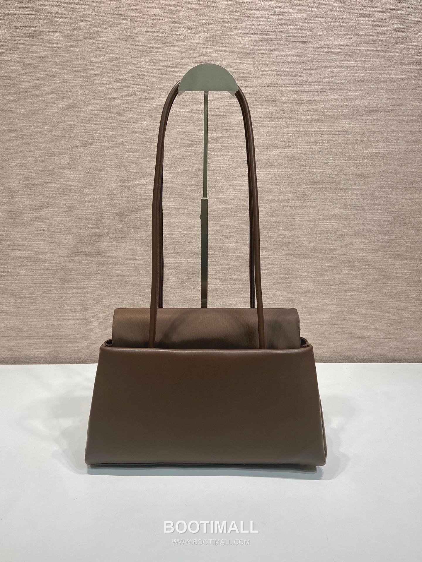 Prada Re-Nylon Leather Combination Tote Bag with Structured Design and Multi Pocket Detail 프라다 리나일론 레더 콤비 구조형 멀티포켓 토트백 1BA495 28cm 4