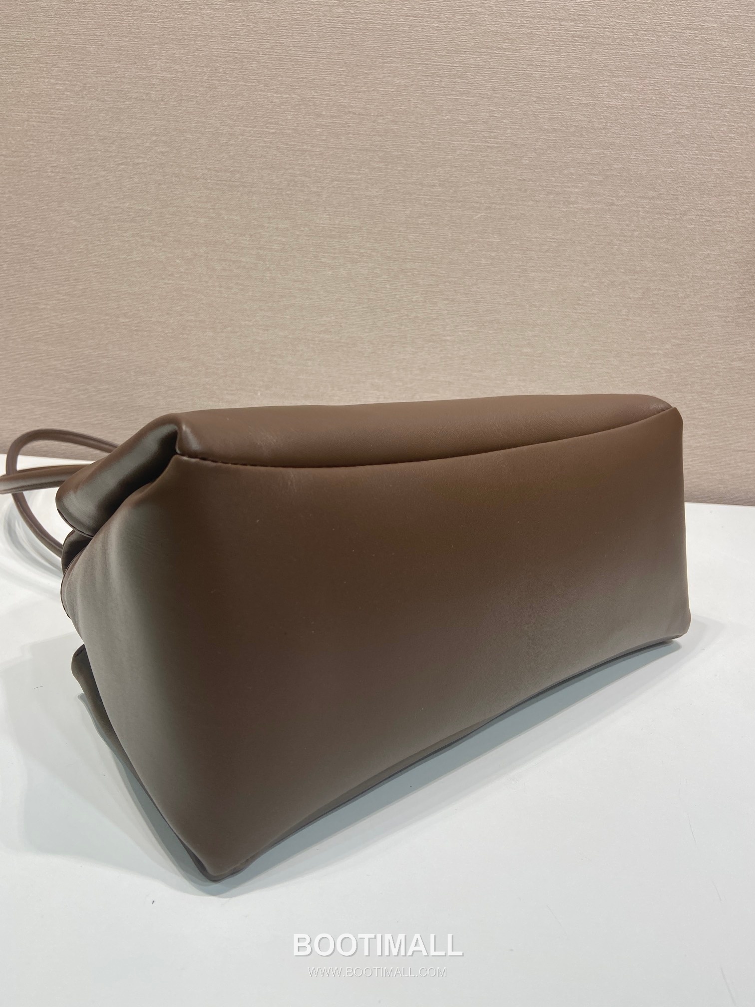 Prada Re-Nylon Leather Combination Tote Bag with Structured Design and Multi Pocket Detail 프라다 리나일론 레더 콤비 구조형 멀티포켓 토트백 1BA495 28cm 6