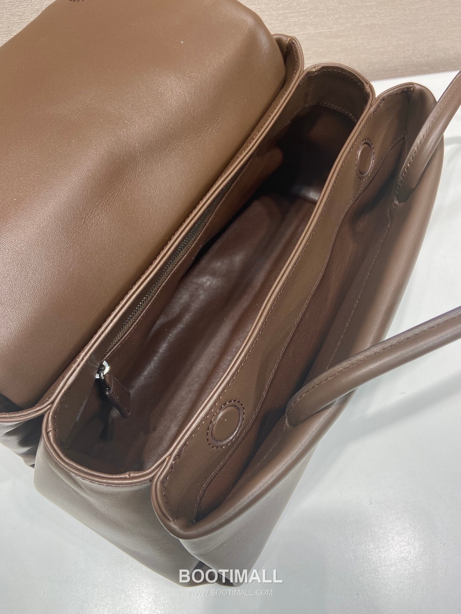 Prada Re-Nylon Leather Combination Tote Bag with Structured Design and Multi Pocket Detail 프라다 리나일론 레더 콤비 구조형 멀티포켓 토트백 1BA495 28cm 7