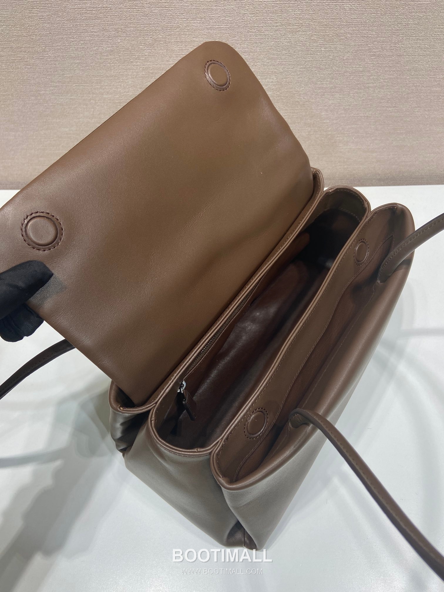 Prada Re-Nylon Leather Combination Tote Bag with Structured Design and Multi Pocket Detail 프라다 리나일론 레더 콤비 구조형 멀티포켓 토트백 1BA495 28cm 8