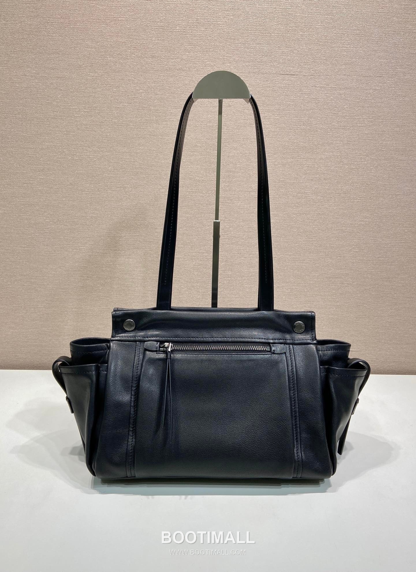 Prada Route Calfskin Tote Bag with Pocket Detail and Strap Closure 프라다 루트 카프스킨 포켓 디테일 스트랩 클로저 토트백 1BG645 30cm 4