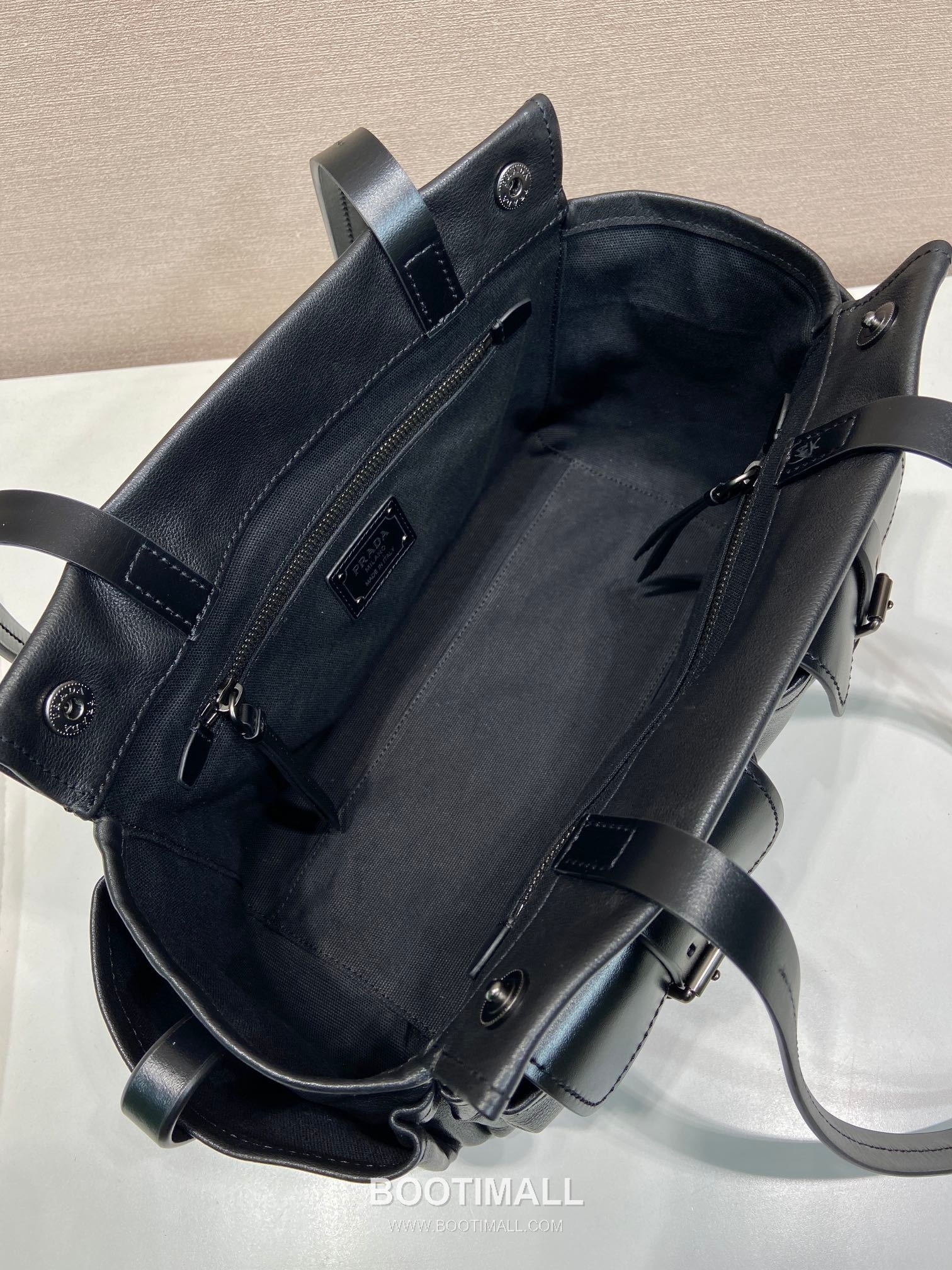 Prada Route Calfskin Tote Bag with Pocket Detail and Strap Closure 프라다 루트 카프스킨 포켓 디테일 스트랩 클로저 토트백 1BG645 30cm 8