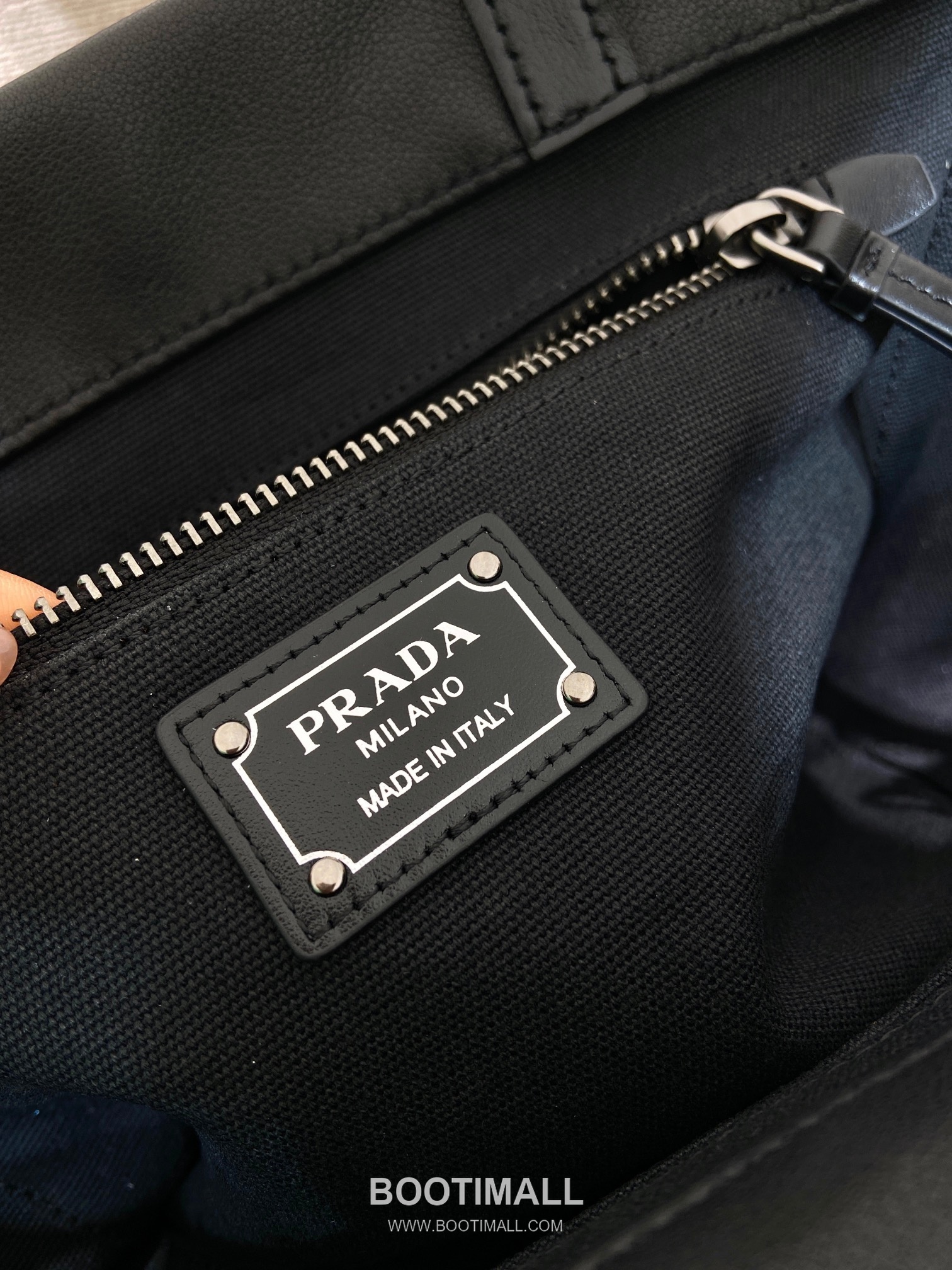 Prada Route Calfskin Tote Bag with Pocket Detail and Strap Closure 프라다 루트 카프스킨 포켓 디테일 스트랩 클로저 토트백 1BG645 30cm 9