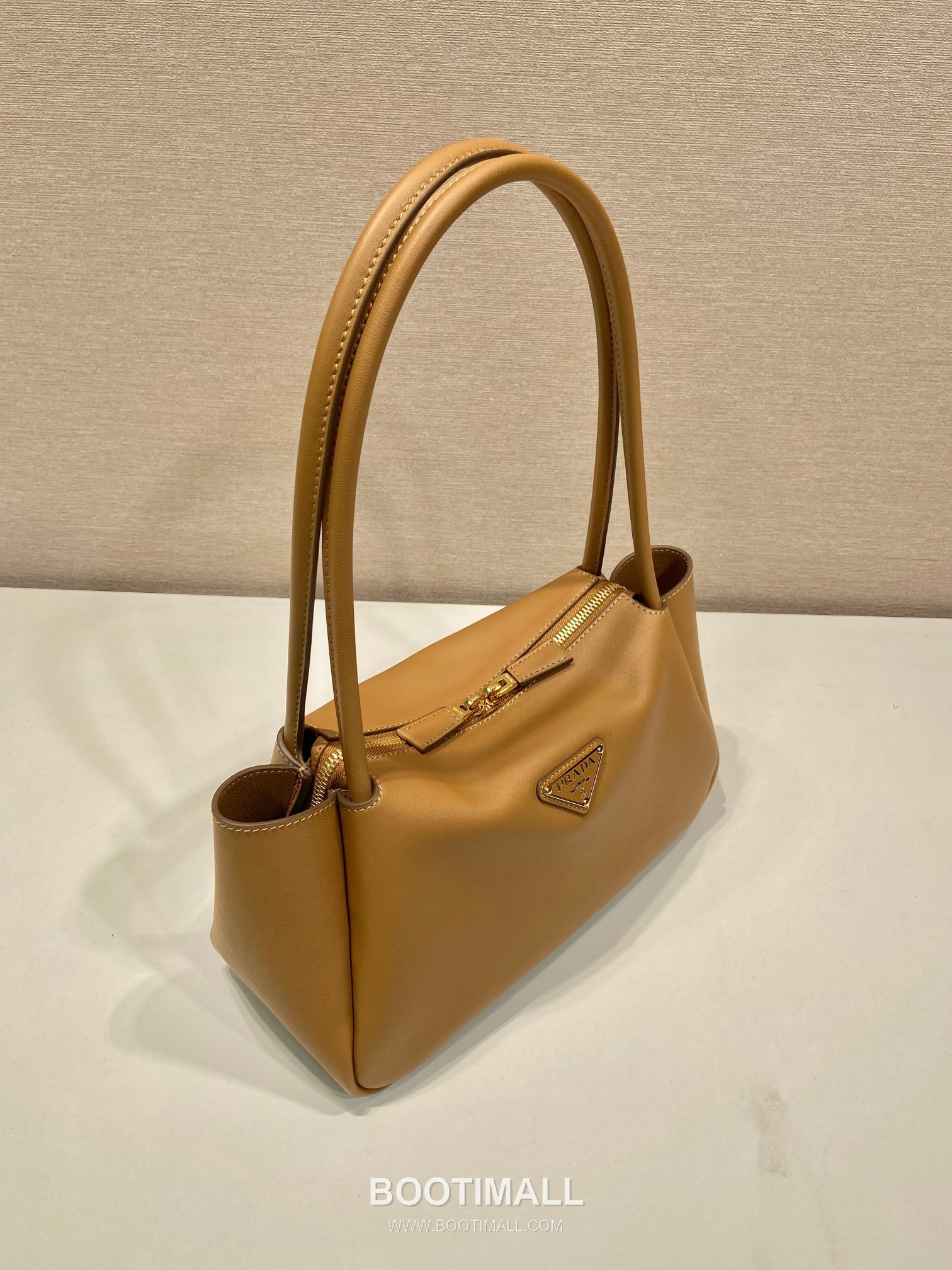 Prada Calfskin Shoulder Tote Bag with Dual Compartment and Strap Detail 프라다 카프스킨 듀얼 컴파트먼트 스트랩 숄더 토트백 1BA444 28cm 4