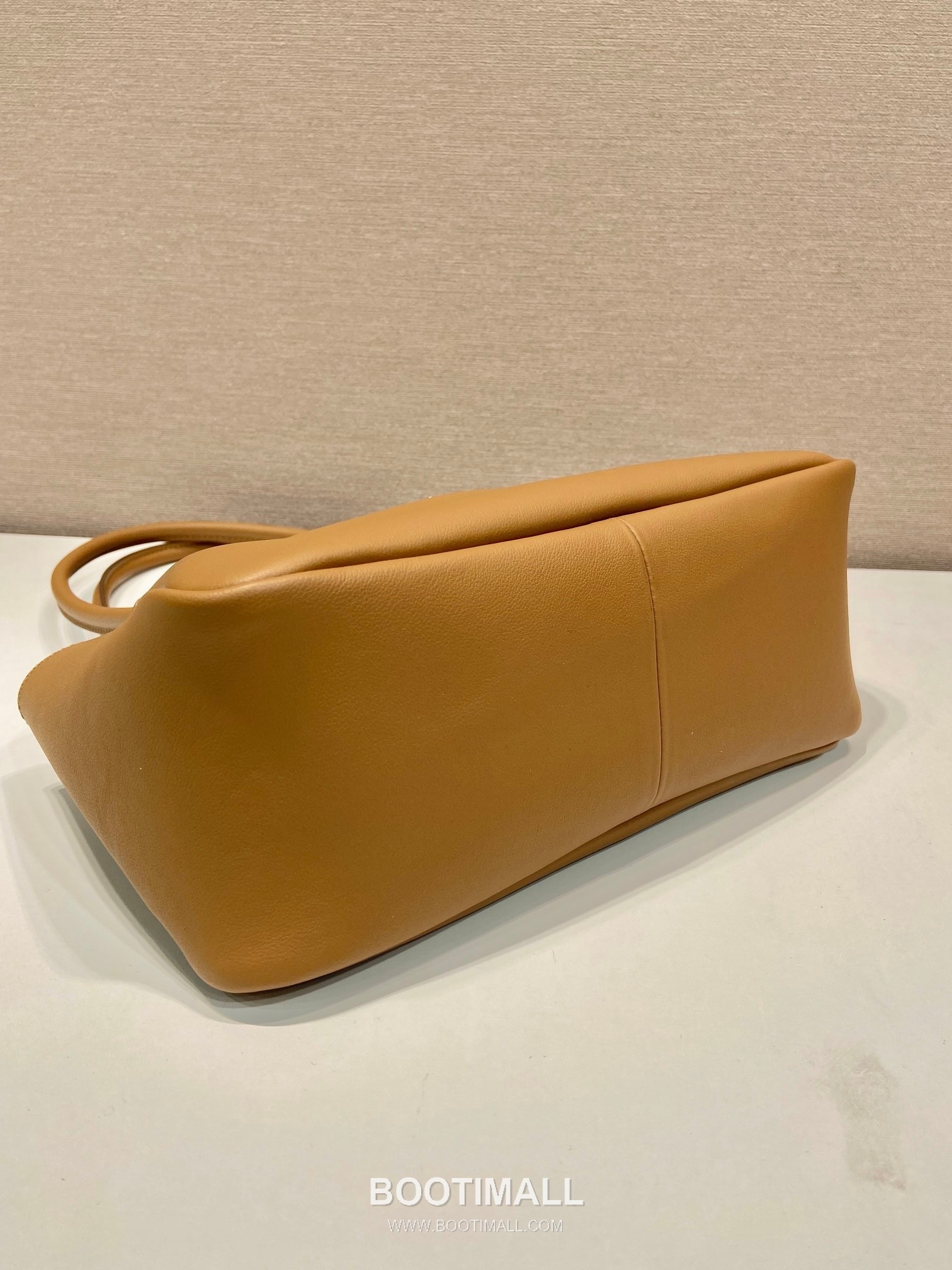 Prada Calfskin Shoulder Tote Bag with Dual Compartment and Strap Detail 프라다 카프스킨 듀얼 컴파트먼트 스트랩 숄더 토트백 1BA444 28cm 6