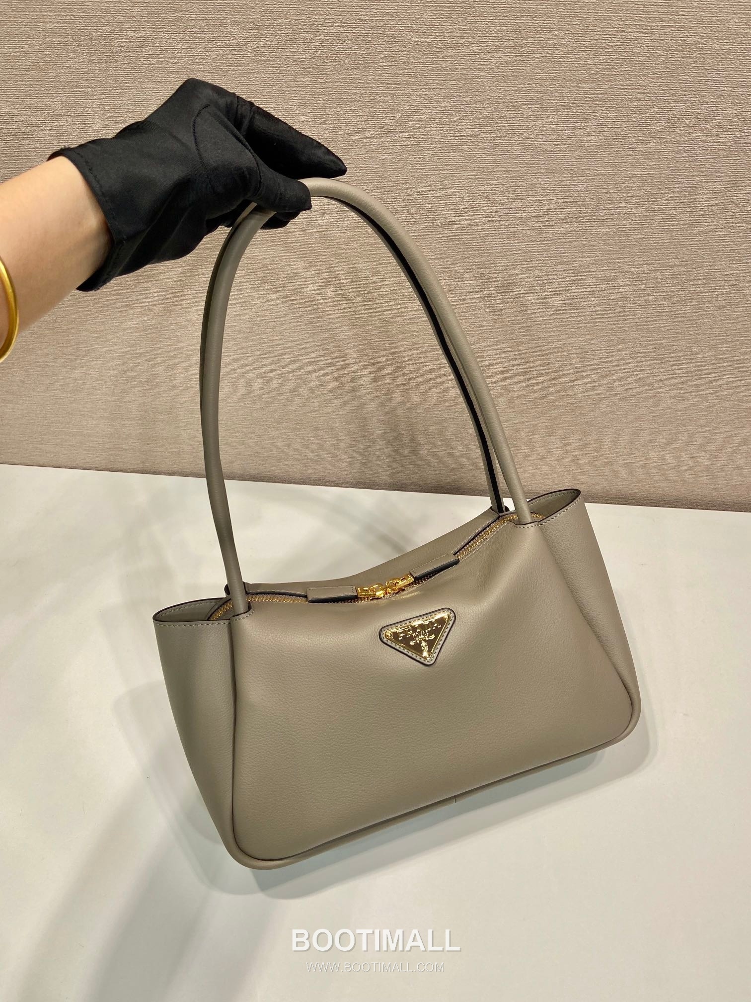 Prada Calfskin Shoulder Tote Bag with Dual Compartment and Strap Detail 프라다 카프스킨 듀얼 컴파트먼트 스트랩 숄더 토트백 1BA444 28cm 2