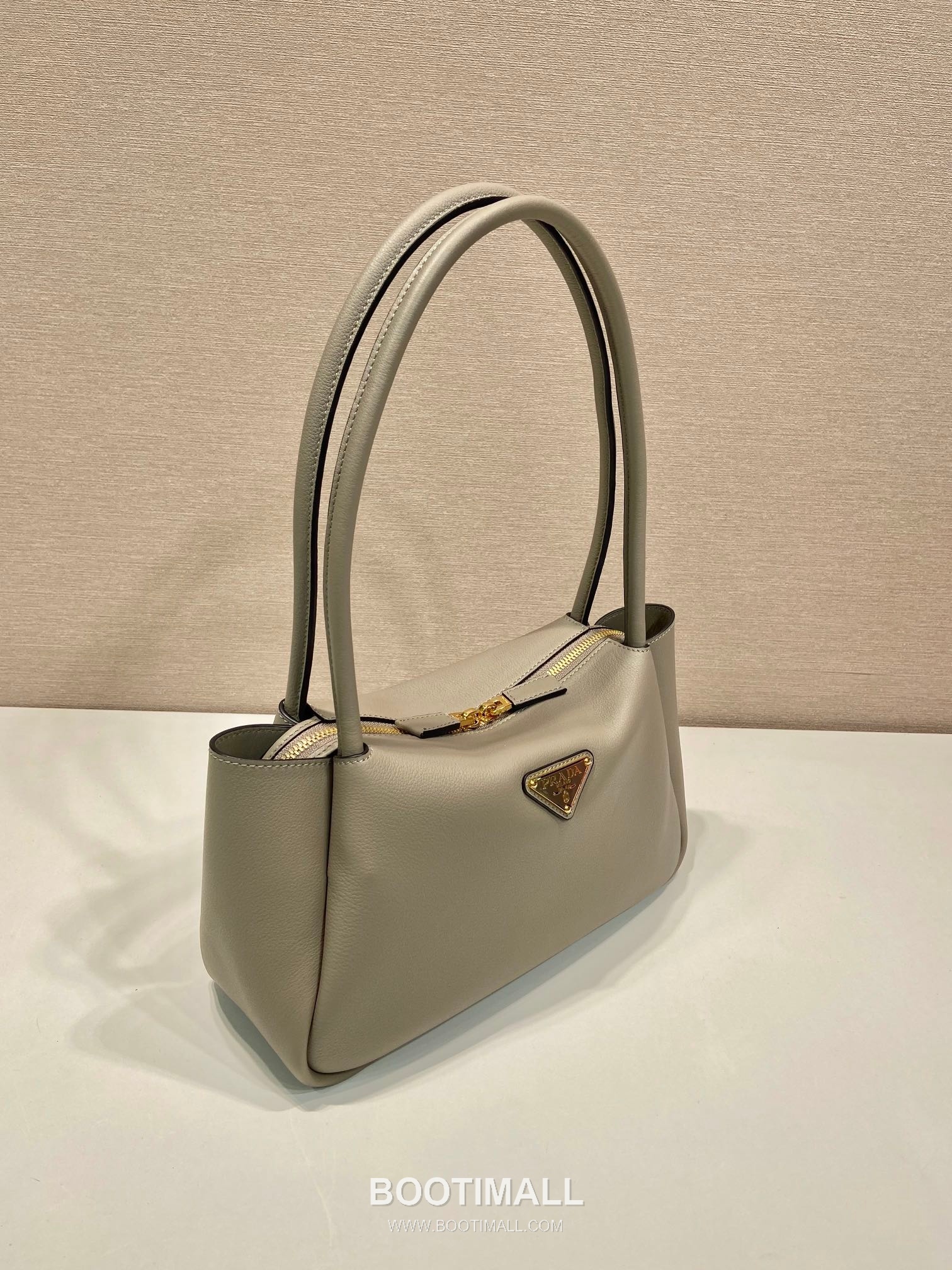 Prada Calfskin Shoulder Tote Bag with Dual Compartment and Strap Detail 프라다 카프스킨 듀얼 컴파트먼트 스트랩 숄더 토트백 1BA444 28cm 3