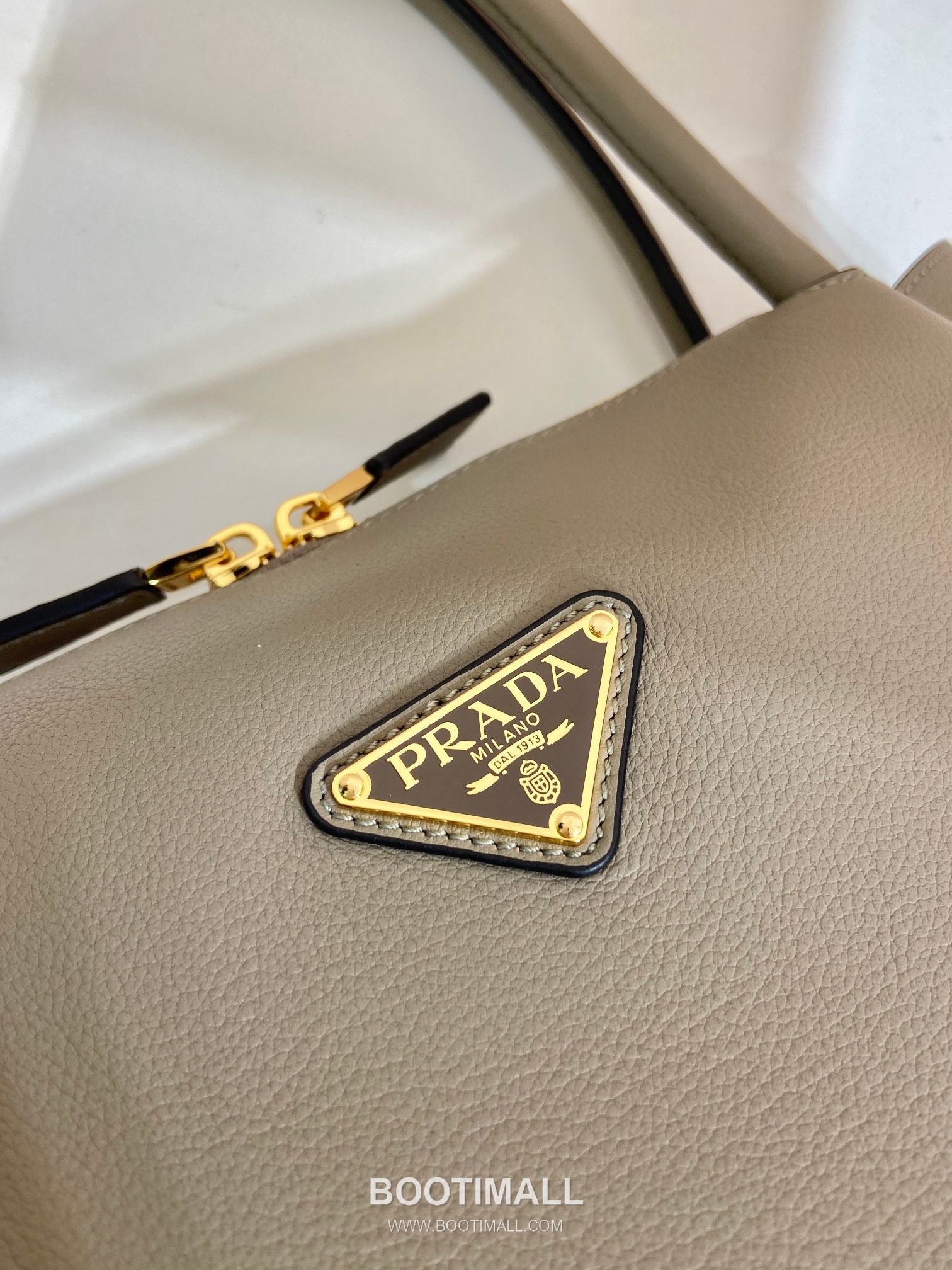 Prada Calfskin Shoulder Tote Bag with Dual Compartment and Strap Detail 프라다 카프스킨 듀얼 컴파트먼트 스트랩 숄더 토트백 1BA444 28cm 7