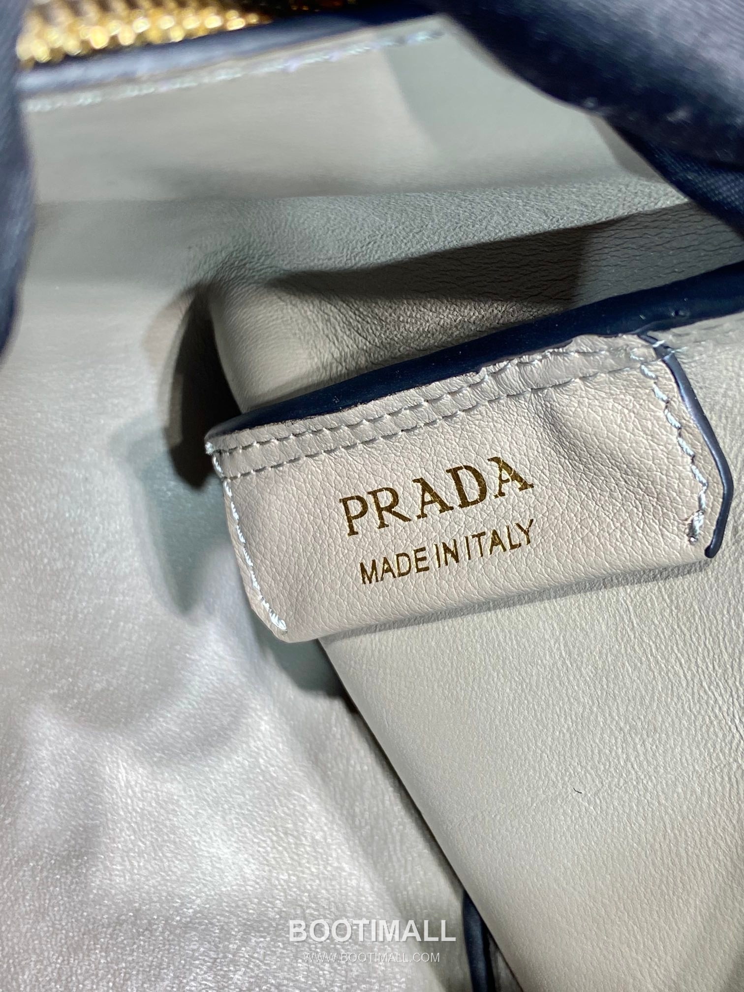 Prada Calfskin Shoulder Tote Bag with Dual Compartment and Strap Detail 프라다 카프스킨 듀얼 컴파트먼트 스트랩 숄더 토트백 1BA444 28cm 9