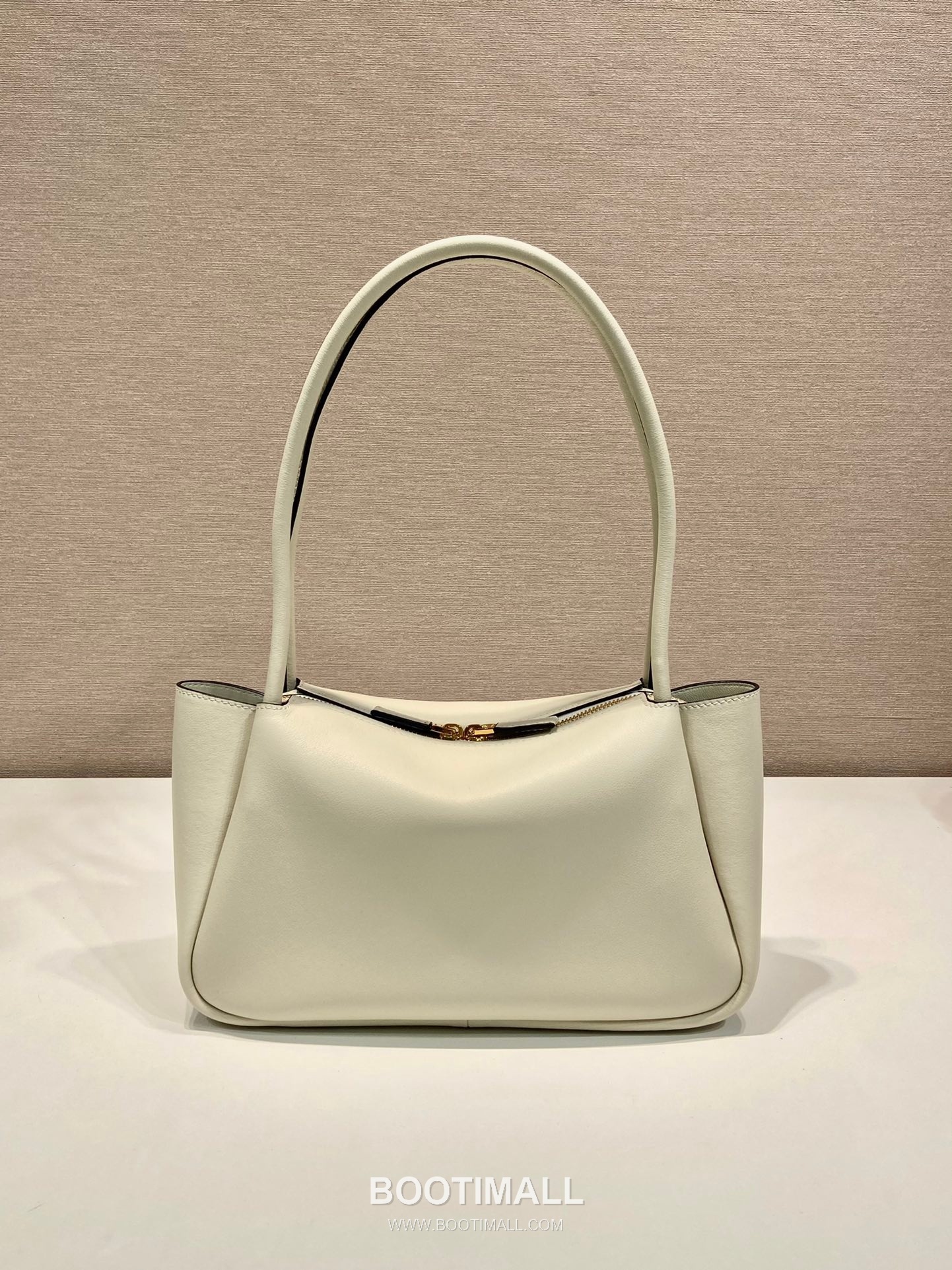 Prada Calfskin Shoulder Tote Bag with Dual Compartment and Strap Detail 프라다 카프스킨 듀얼 컴파트먼트 스트랩 숄더 토트백 1BA444 28cm 4
