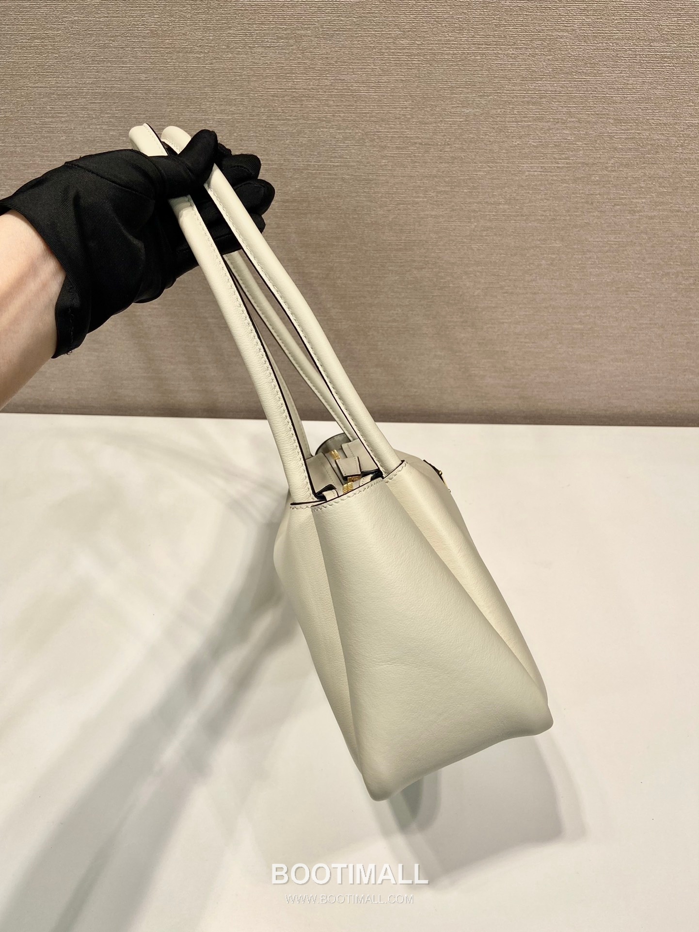 Prada Calfskin Shoulder Tote Bag with Dual Compartment and Strap Detail 프라다 카프스킨 듀얼 컴파트먼트 스트랩 숄더 토트백 1BA444 28cm 5