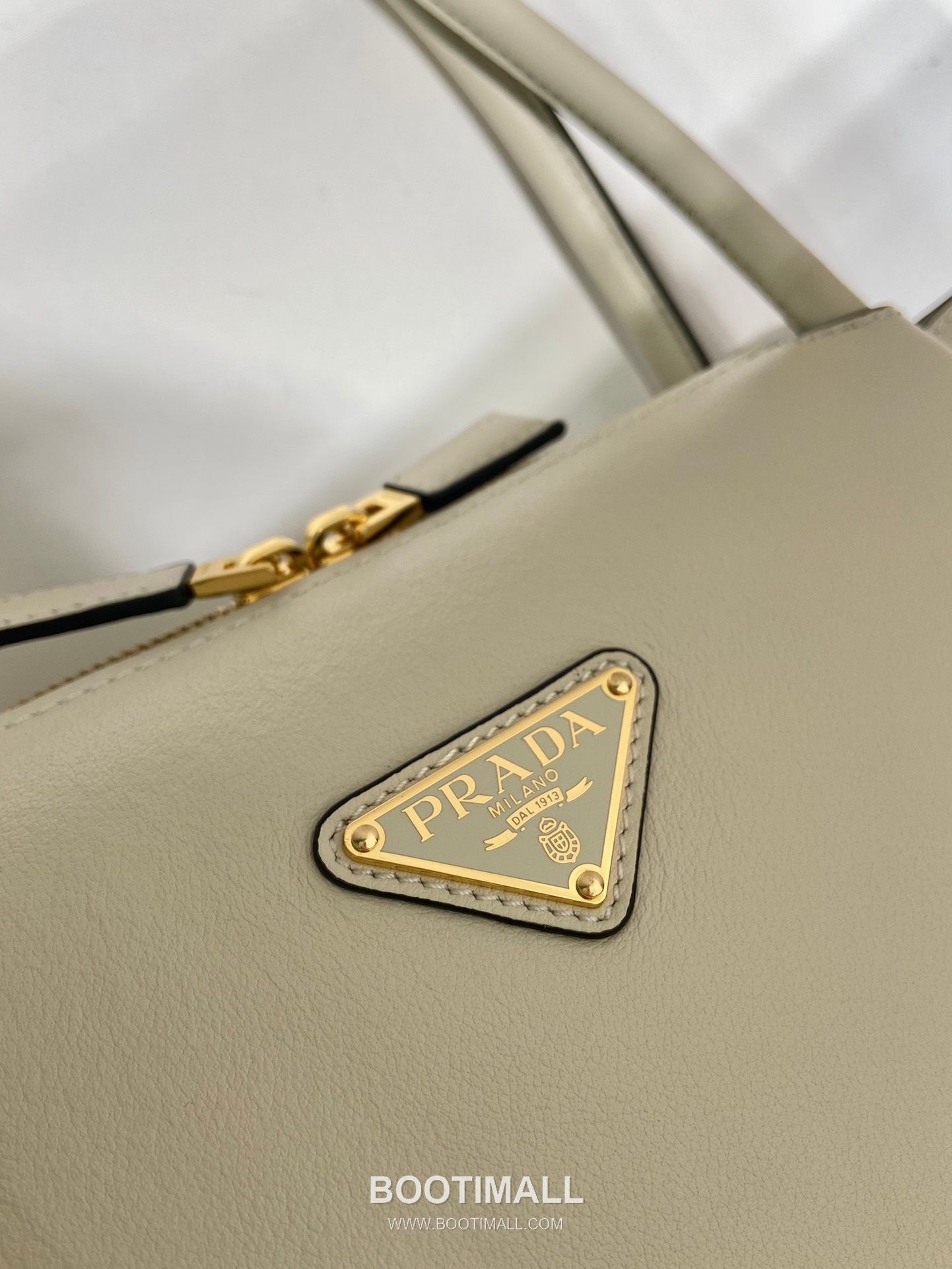 Prada Calfskin Shoulder Tote Bag with Dual Compartment and Strap Detail 프라다 카프스킨 듀얼 컴파트먼트 스트랩 숄더 토트백 1BA444 28cm 7