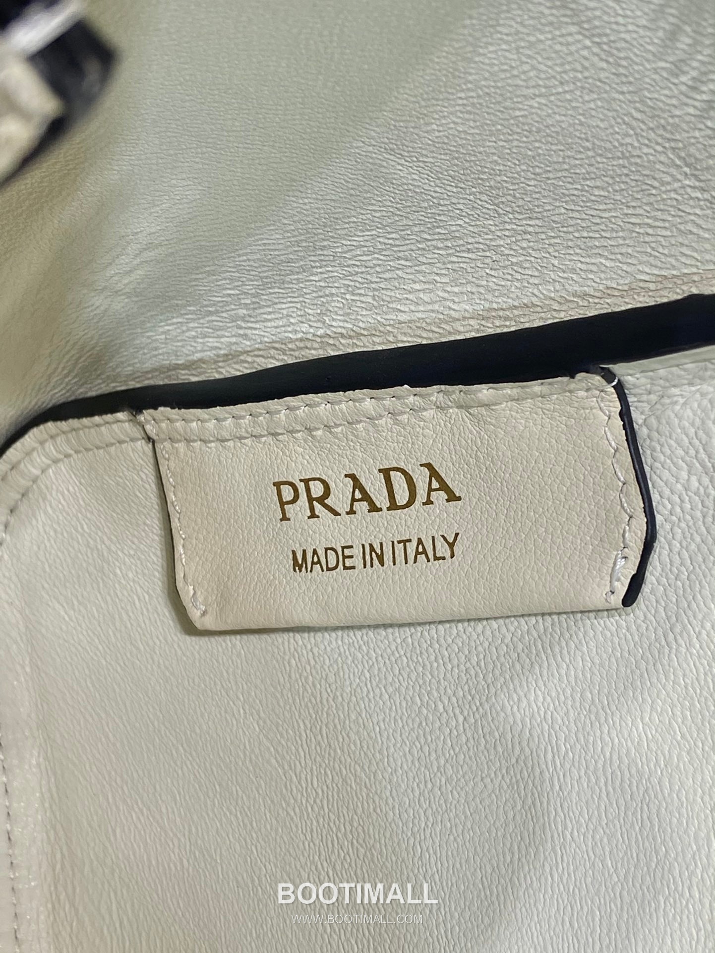 Prada Calfskin Shoulder Tote Bag with Dual Compartment and Strap Detail 프라다 카프스킨 듀얼 컴파트먼트 스트랩 숄더 토트백 1BA444 28cm 9