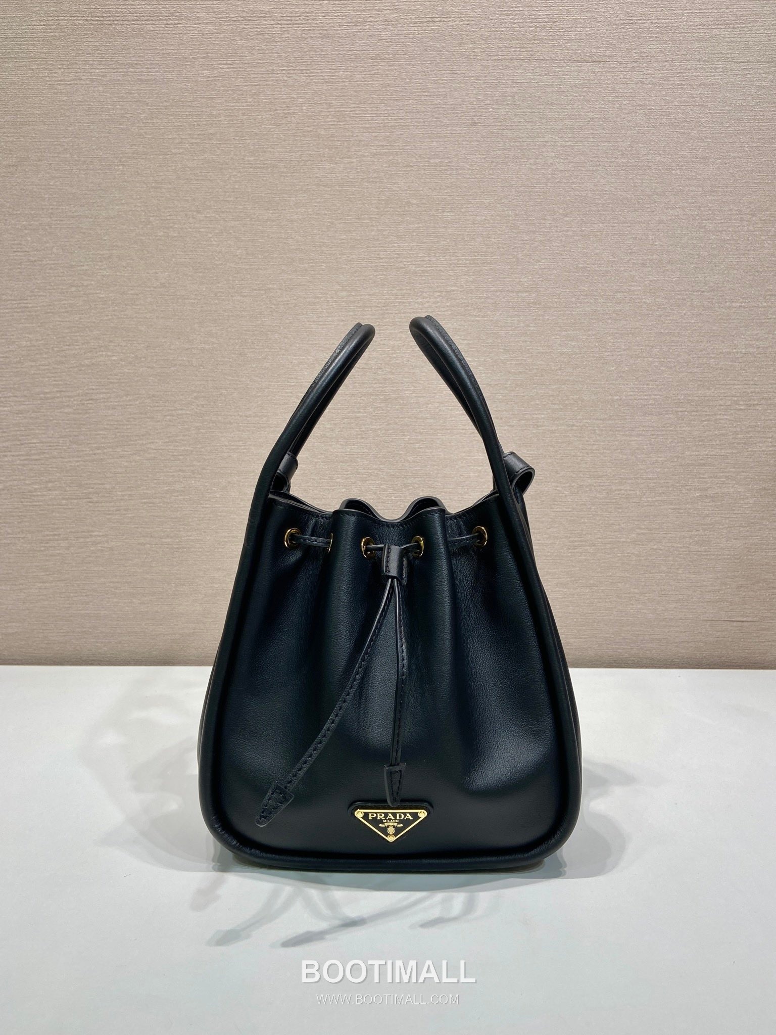 Prada Calfskin Bucket Bag with Drawstring Closure and Detachable Strap Detail 프라다 카프스킨 드로우스트링 탈부착 스트랩 버킷백 1BE087 22cm 1