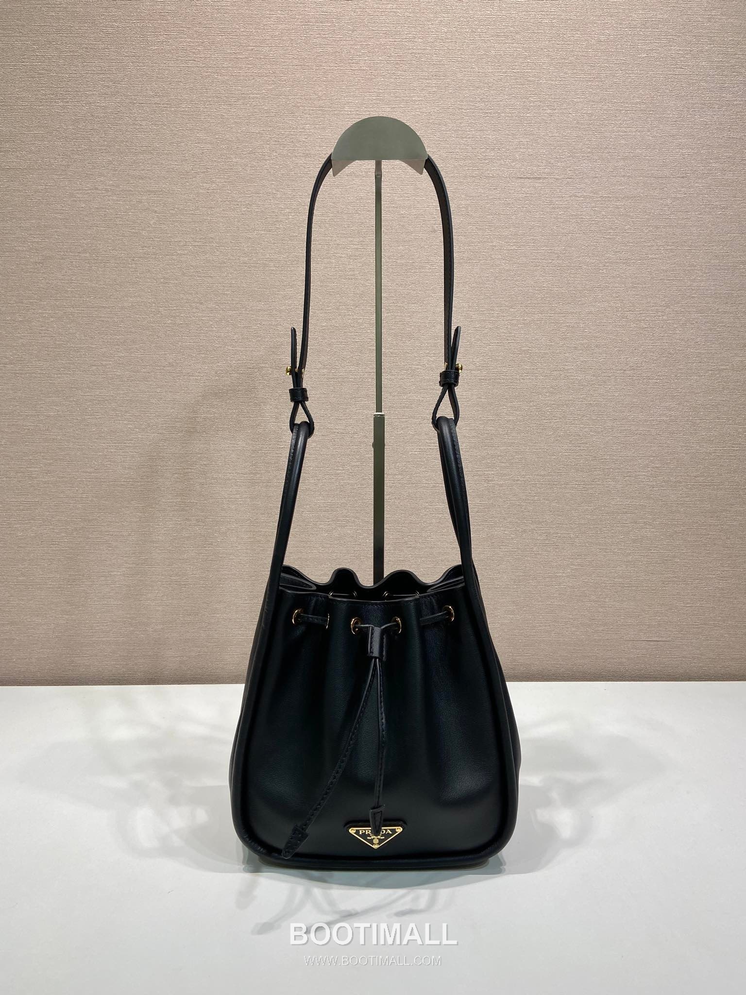 Prada Calfskin Bucket Bag with Drawstring Closure and Detachable Strap Detail 프라다 카프스킨 드로우스트링 탈부착 스트랩 버킷백 1BE087 22cm 2