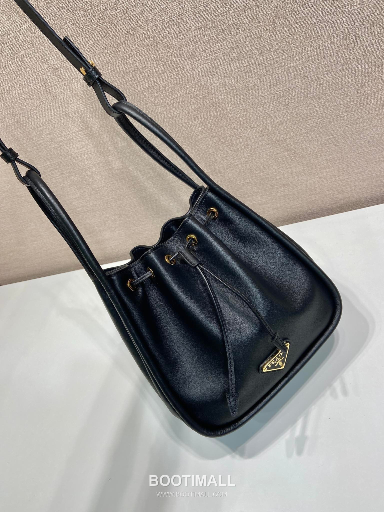 Prada Calfskin Bucket Bag with Drawstring Closure and Detachable Strap Detail 프라다 카프스킨 드로우스트링 탈부착 스트랩 버킷백 1BE087 22cm 3