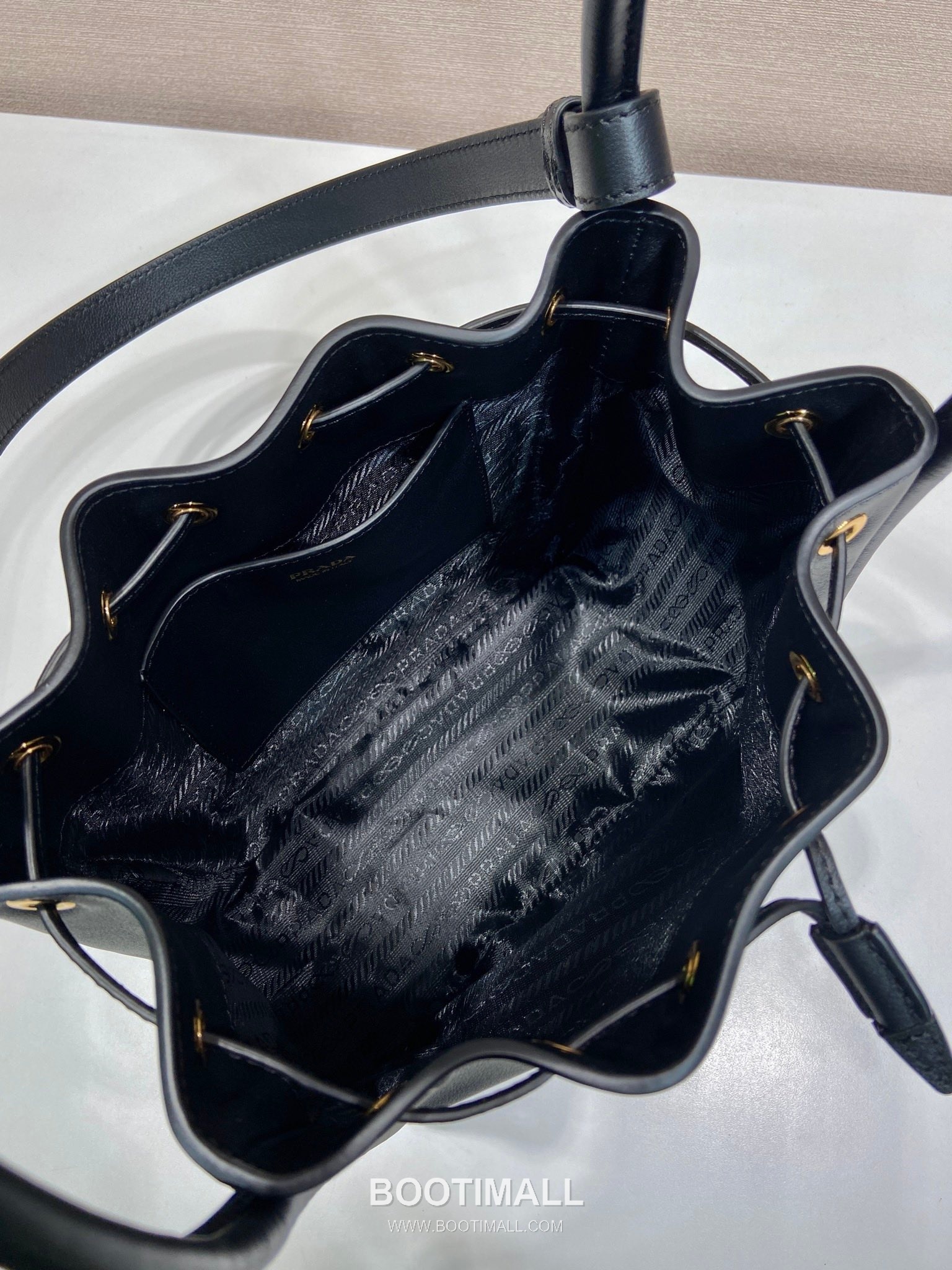 Prada Calfskin Bucket Bag with Drawstring Closure and Detachable Strap Detail 프라다 카프스킨 드로우스트링 탈부착 스트랩 버킷백 1BE087 22cm 8