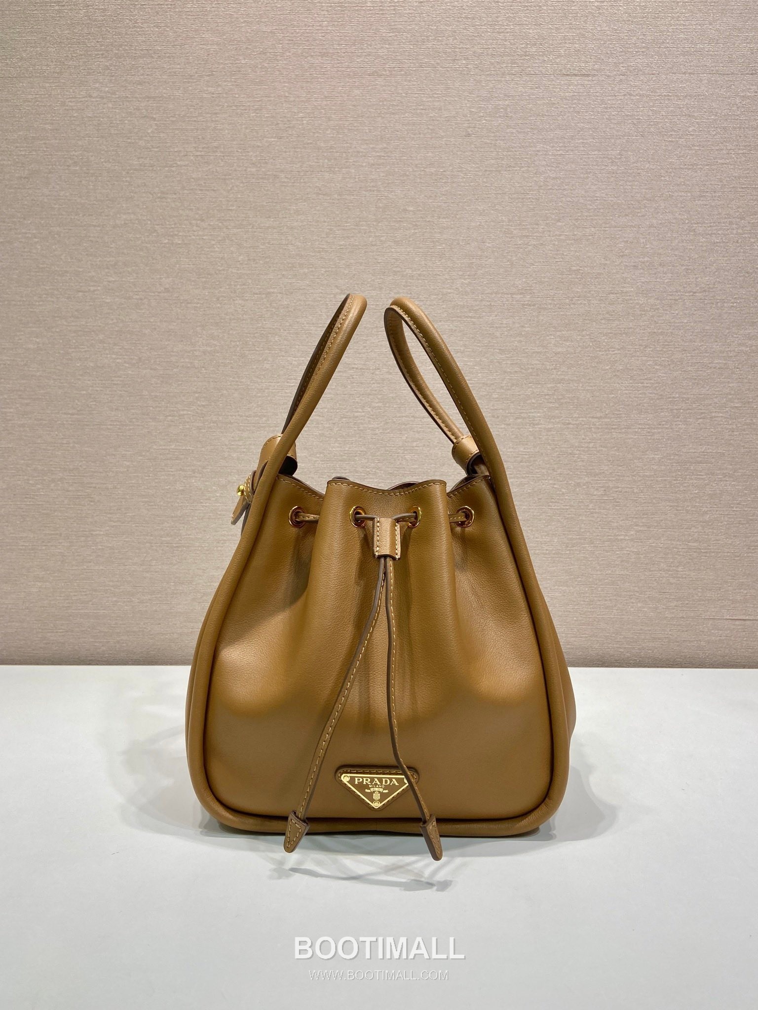 Prada Calfskin Bucket Bag with Drawstring Closure and Detachable Strap Detail 프라다 카프스킨 드로우스트링 탈부착 스트랩 버킷백 1BE087 22cm 1