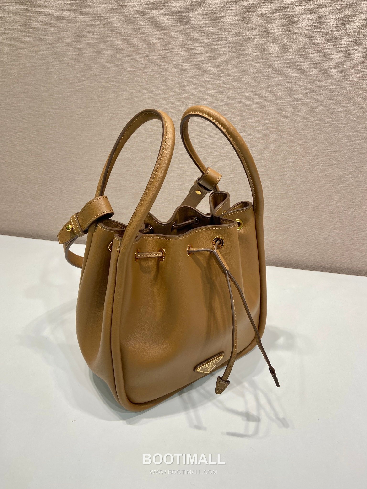 Prada Calfskin Bucket Bag with Drawstring Closure and Detachable Strap Detail 프라다 카프스킨 드로우스트링 탈부착 스트랩 버킷백 1BE087 22cm 2