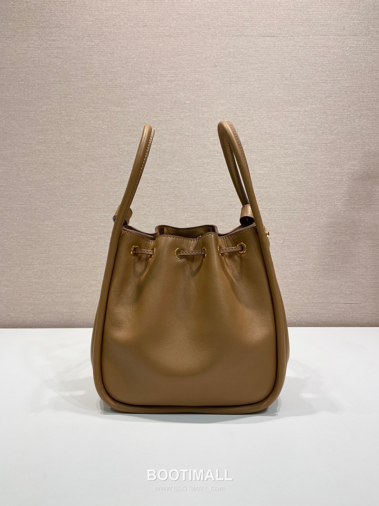 Prada Calfskin Bucket Bag with Drawstring Closure and Detachable Strap Detail 프라다 카프스킨 드로우스트링 탈부착 스트랩 버킷백 1BE087 22cm 5