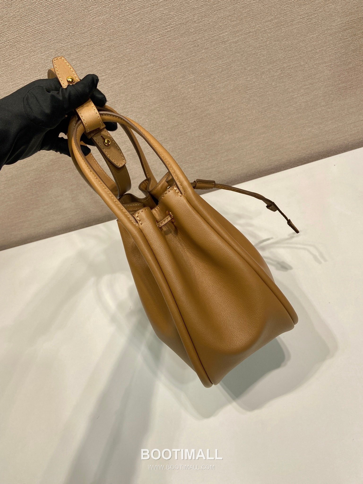 Prada Calfskin Bucket Bag with Drawstring Closure and Detachable Strap Detail 프라다 카프스킨 드로우스트링 탈부착 스트랩 버킷백 1BE087 22cm 6