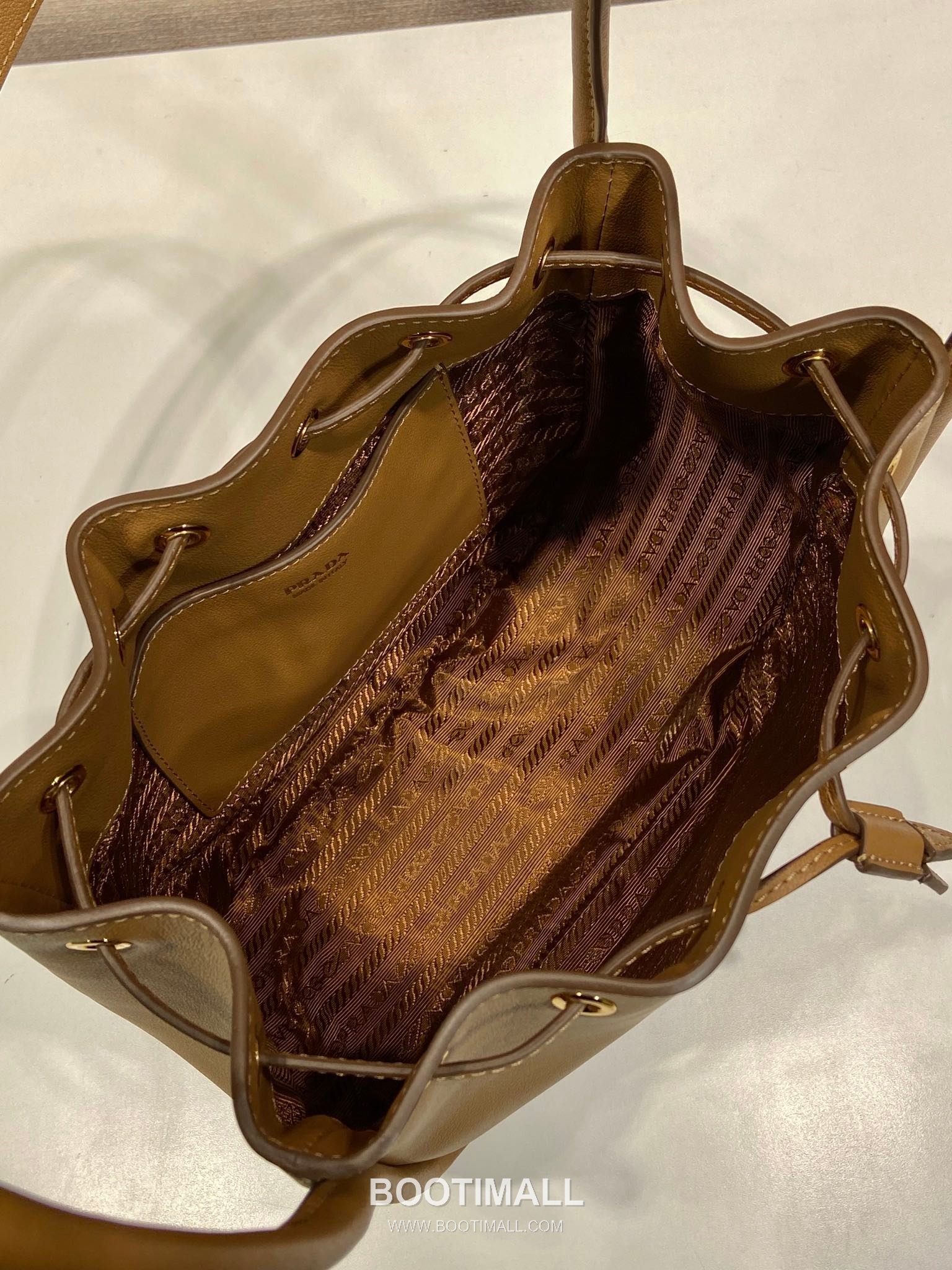 Prada Calfskin Bucket Bag with Drawstring Closure and Detachable Strap Detail 프라다 카프스킨 드로우스트링 탈부착 스트랩 버킷백 1BE087 22cm 8