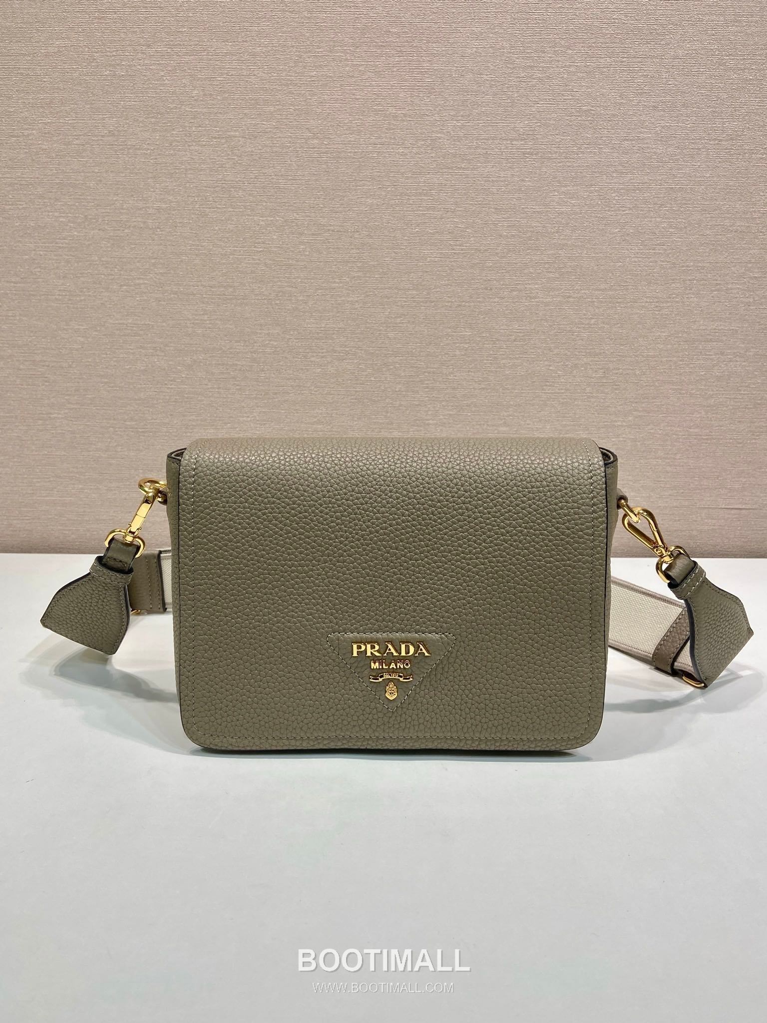 Prada Deer Grain Calfskin Flap Crossbody Bag with Dual Adjustable Strap Detail 프라다 디어 그레인 카프스킨 플랩 듀얼 조절 스트랩 크로스바디백 1BD314-1 23cm 2