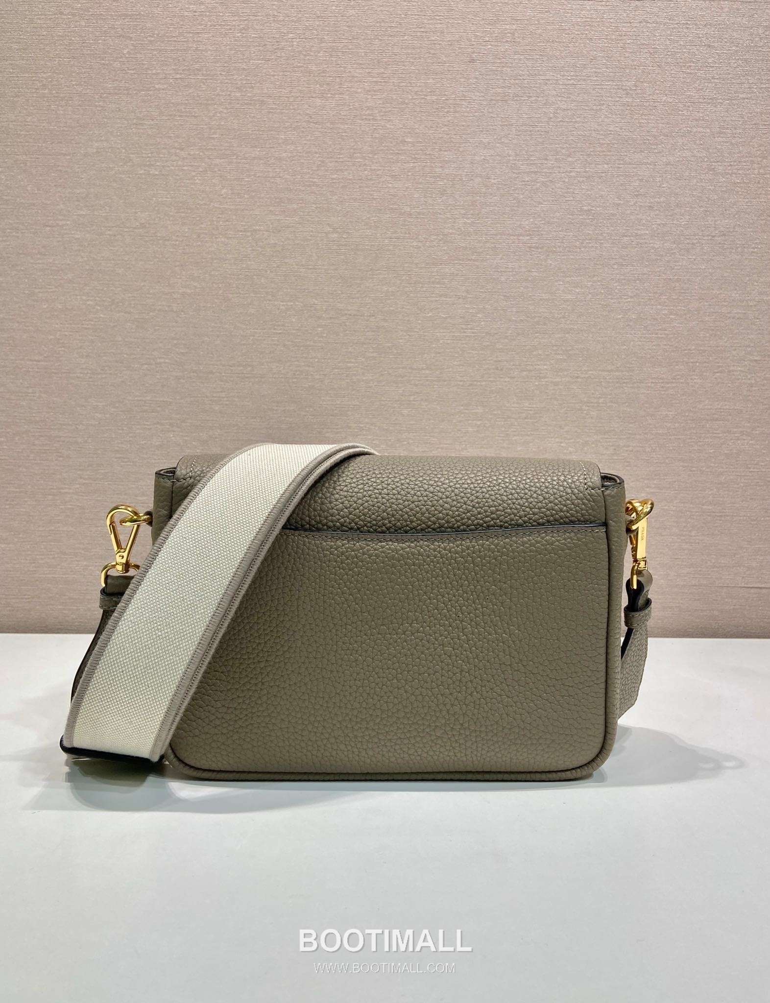 Prada Deer Grain Calfskin Flap Crossbody Bag with Dual Adjustable Strap Detail 프라다 디어 그레인 카프스킨 플랩 듀얼 조절 스트랩 크로스바디백 1BD314-1 23cm 4