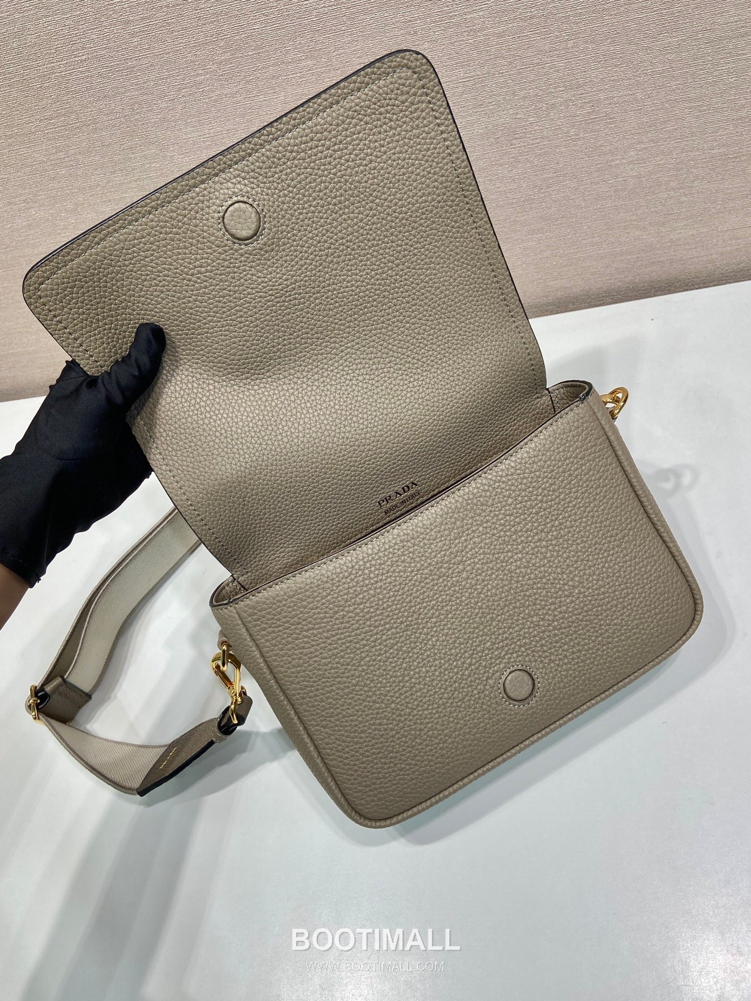 Prada Deer Grain Calfskin Flap Crossbody Bag with Dual Adjustable Strap Detail 프라다 디어 그레인 카프스킨 플랩 듀얼 조절 스트랩 크로스바디백 1BD314-1 23cm 5