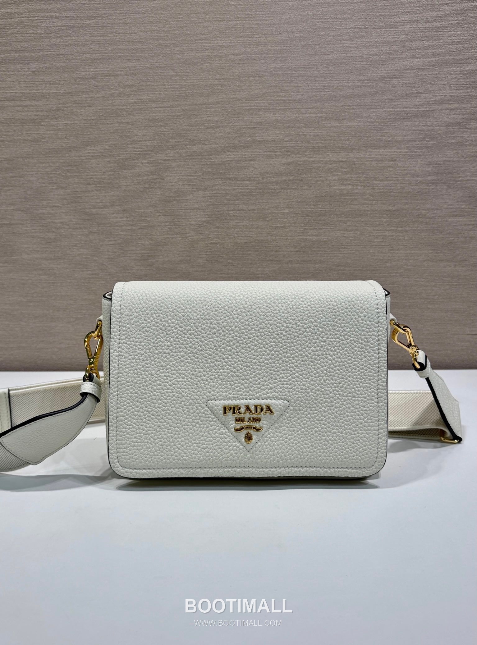 Prada Deer Grain Calfskin Flap Crossbody Bag with Dual Adjustable Strap Detail 프라다 디어 그레인 카프스킨 플랩 듀얼 조절 스트랩 크로스바디백 1BD314-1 23cm 2