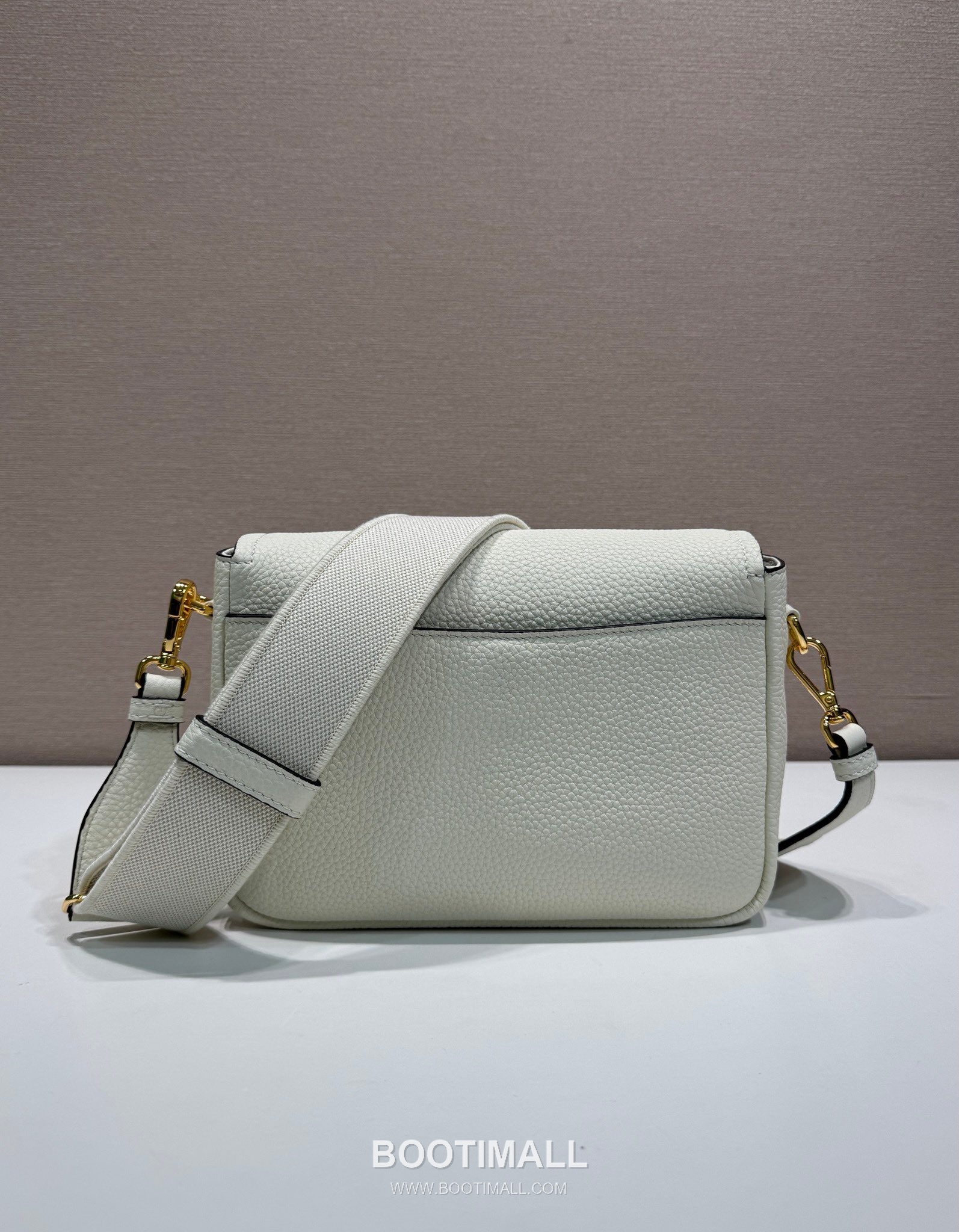 Prada Deer Grain Calfskin Flap Crossbody Bag with Dual Adjustable Strap Detail 프라다 디어 그레인 카프스킨 플랩 듀얼 조절 스트랩 크로스바디백 1BD314-1 23cm 4