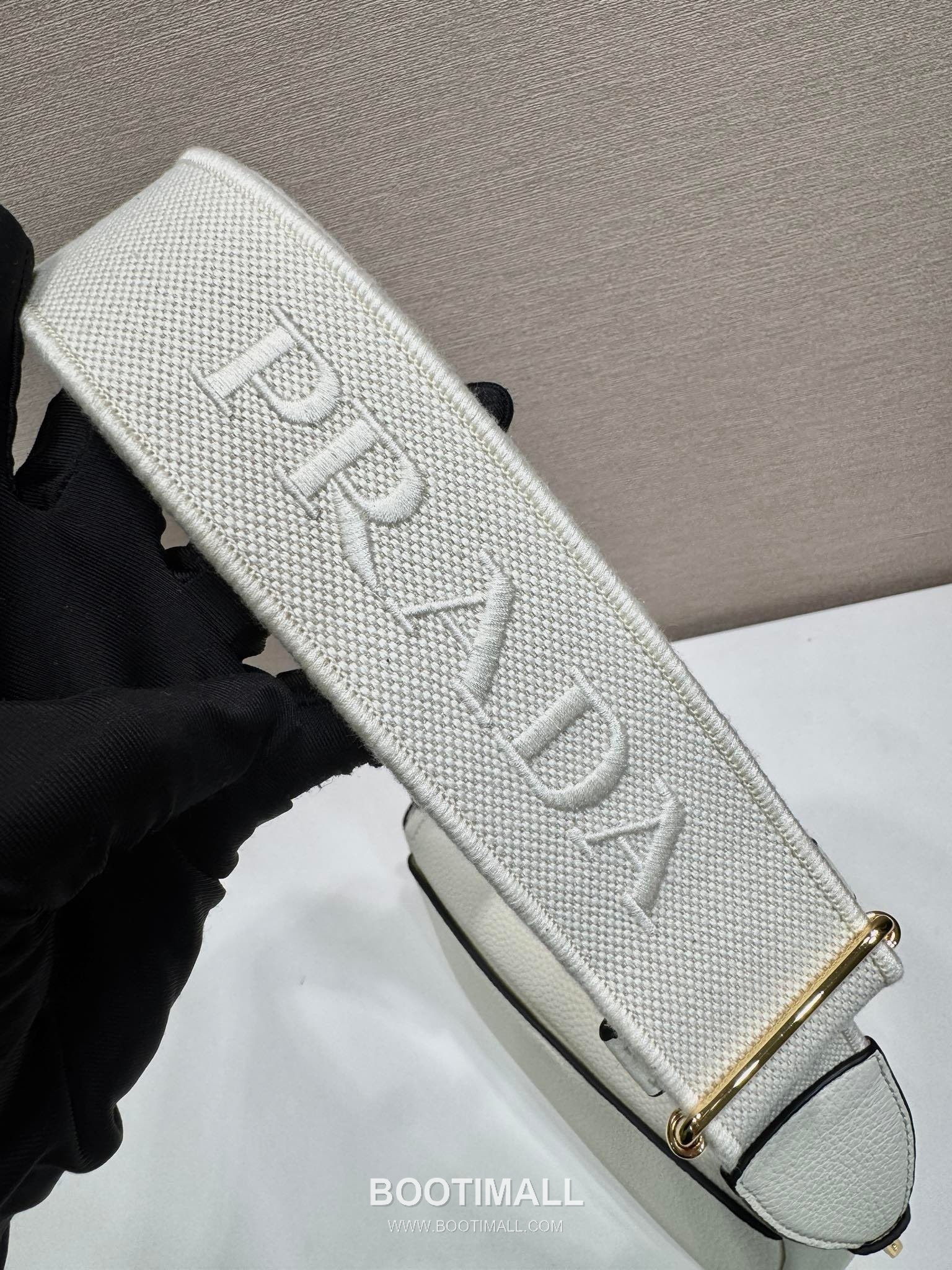 Prada Deer Grain Calfskin Flap Crossbody Bag with Dual Adjustable Strap Detail 프라다 디어 그레인 카프스킨 플랩 듀얼 조절 스트랩 크로스바디백 1BD314-1 23cm 6