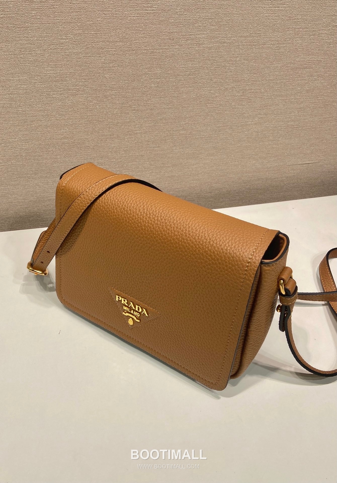 Prada Deer Grain Calfskin Flap Crossbody Bag with Dual Adjustable Strap Detail 프라다 디어 그레인 카프스킨 플랩 듀얼 조절 스트랩 크로스바디백 1BD314-1 23cm 2