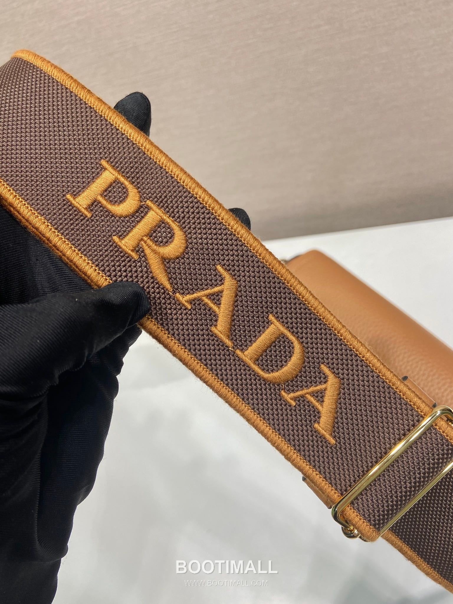 Prada Deer Grain Calfskin Flap Crossbody Bag with Dual Adjustable Strap Detail 프라다 디어 그레인 카프스킨 플랩 듀얼 조절 스트랩 크로스바디백 1BD314-1 23cm 5