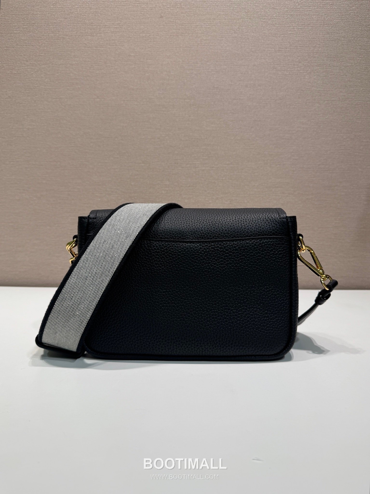 Prada Deer Grain Calfskin Flap Crossbody Bag with Dual Adjustable Strap Detail 프라다 디어 그레인 카프스킨 플랩 듀얼 조절 스트랩 크로스바디백 1BD314-1 23cm 4