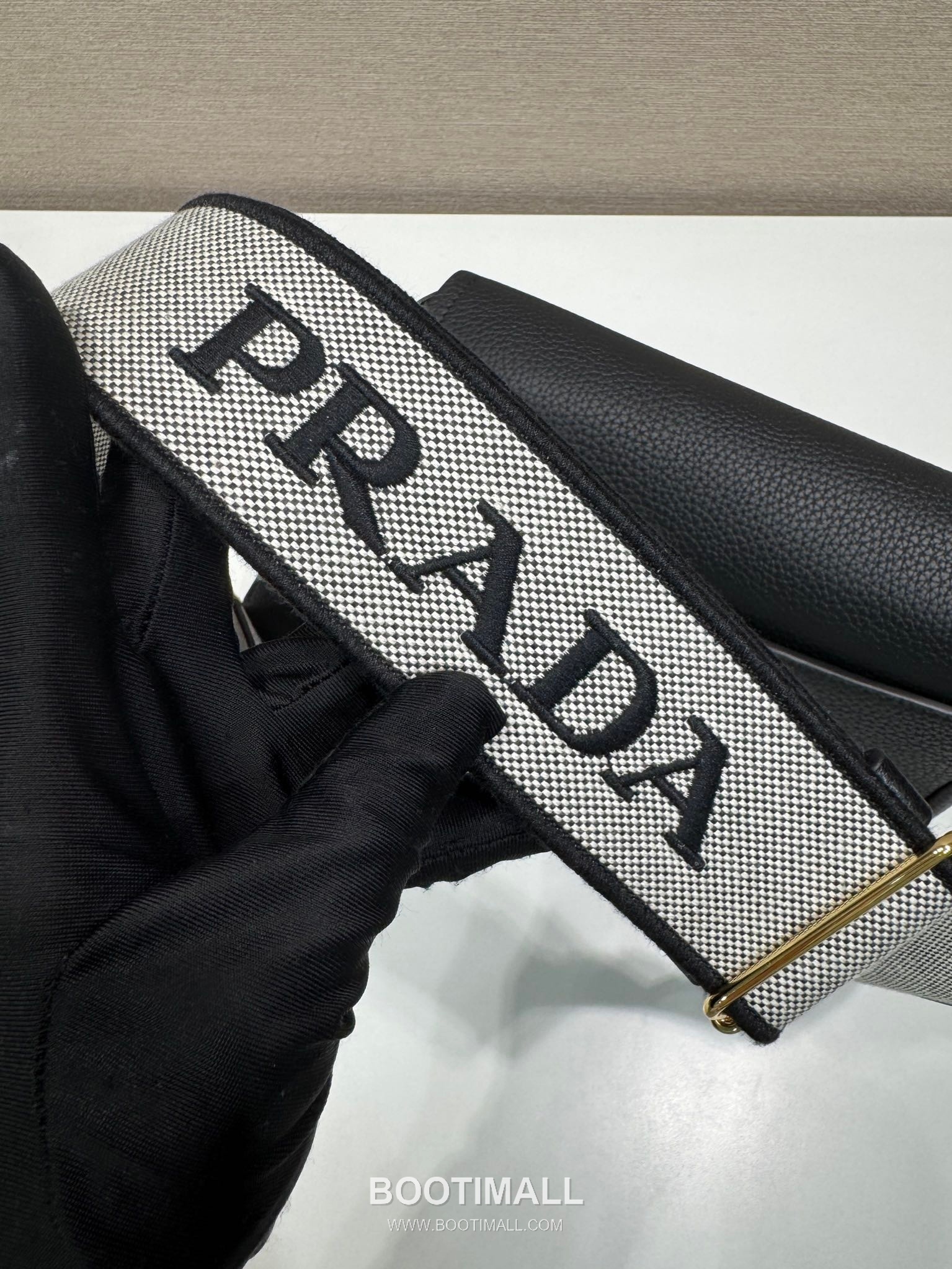 Prada Deer Grain Calfskin Flap Crossbody Bag with Dual Adjustable Strap Detail 프라다 디어 그레인 카프스킨 플랩 듀얼 조절 스트랩 크로스바디백 1BD314-1 23cm 5