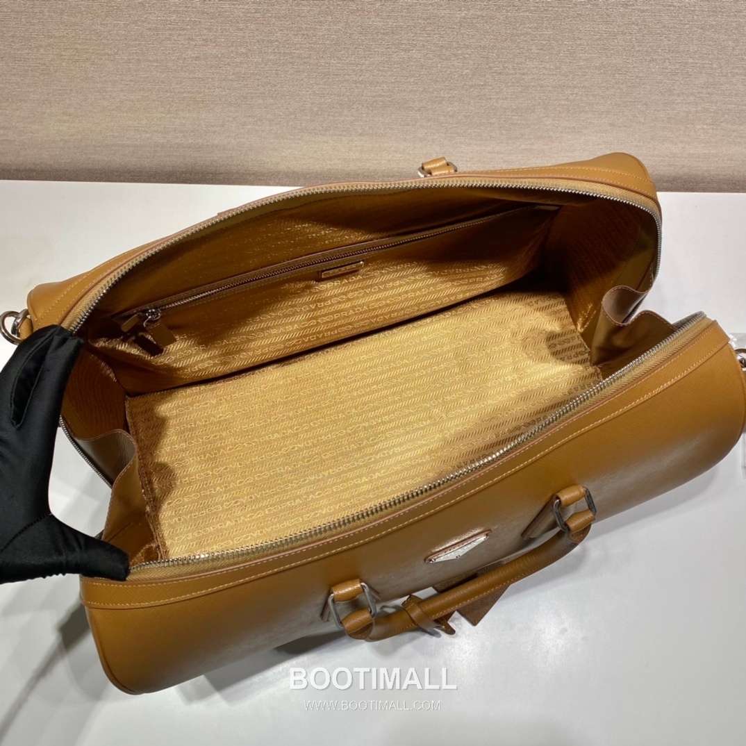 Prada Saffiano Leather Travel Duffle Bag with Wrap Zip and Lock Detail 프라다 사피아노 가죽 랩어라운드 지퍼 락 디테일 트래블 더플백 2VC018 50cm 8
