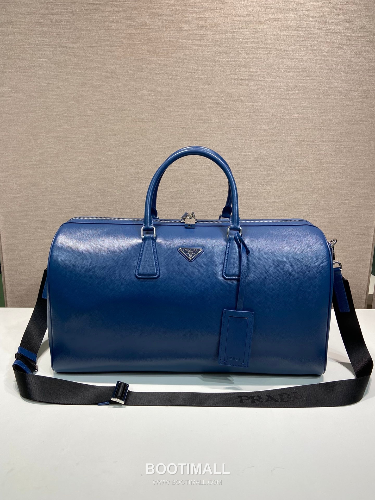 Prada Saffiano Leather Travel Duffle Bag with Wrap Zip and Lock Detail 프라다 사피아노 가죽 랩어라운드 지퍼 락 디테일 트래블 더플백 2VC018 50cm 2