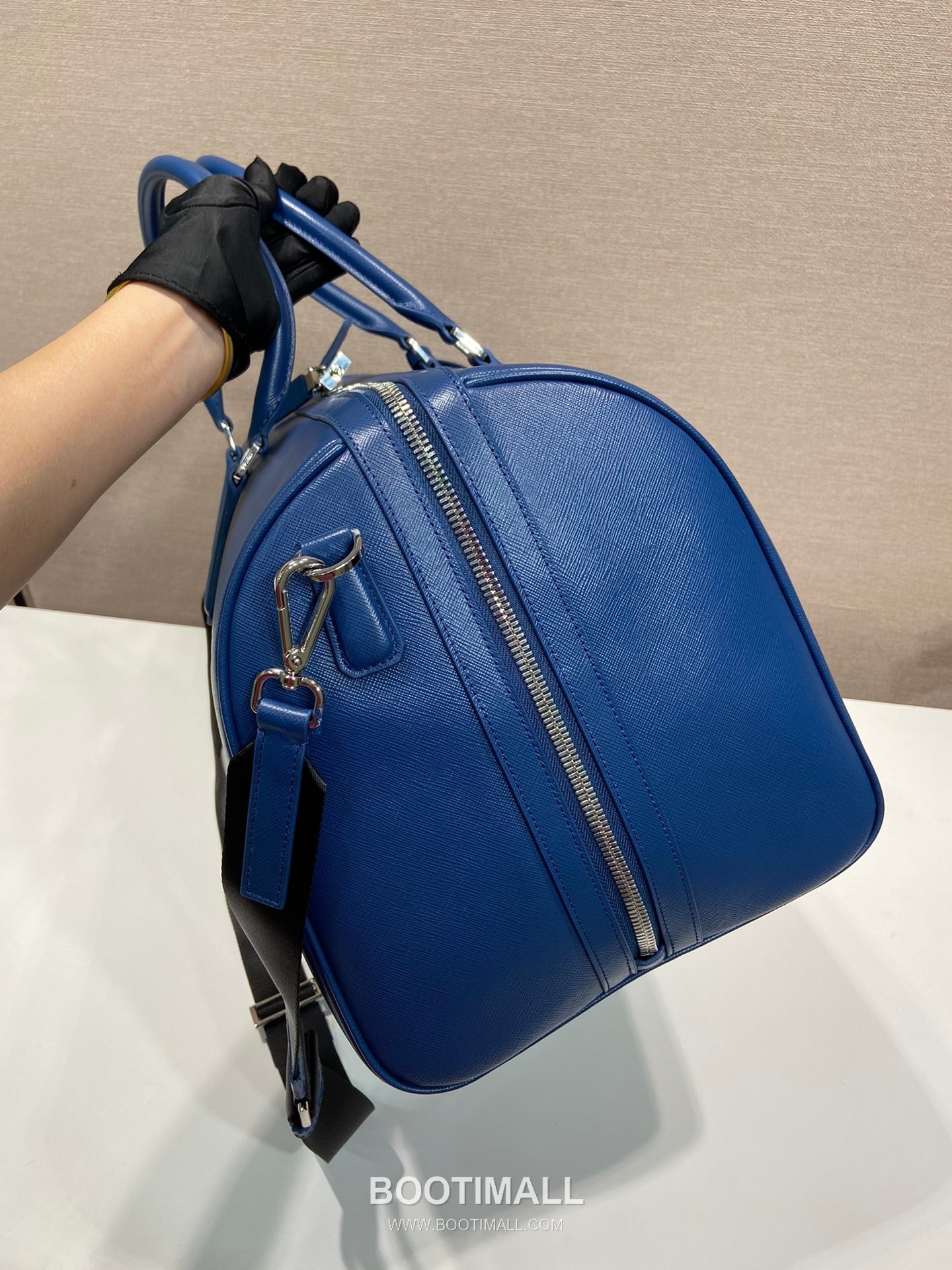 Prada Saffiano Leather Travel Duffle Bag with Wrap Zip and Lock Detail 프라다 사피아노 가죽 랩어라운드 지퍼 락 디테일 트래블 더플백 2VC018 50cm 5