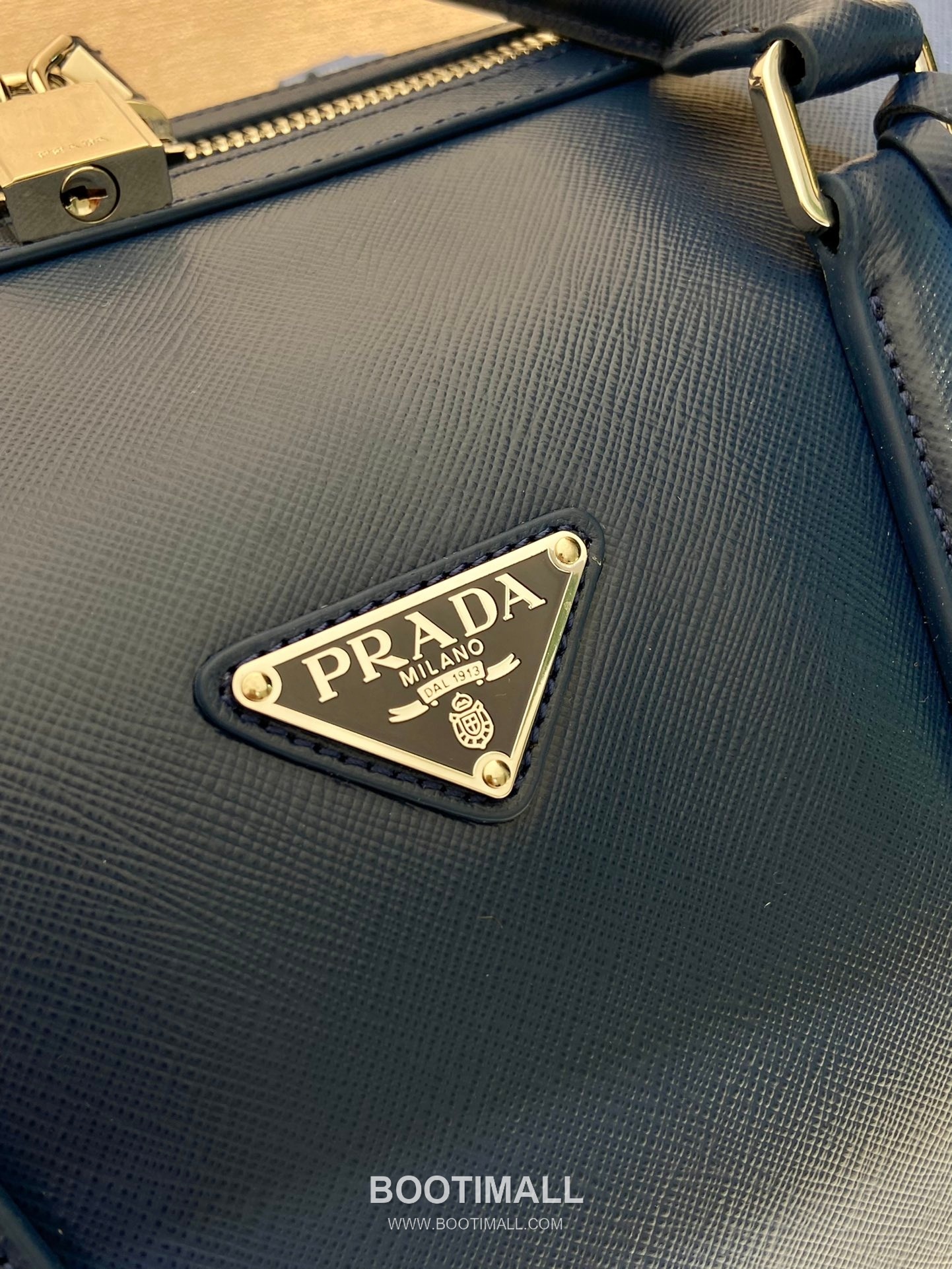 Prada Saffiano Leather Travel Duffle Bag with Wrap Zip and Lock Detail 프라다 사피아노 가죽 랩어라운드 지퍼 락 디테일 트래블 더플백 2VC018 50cm 7