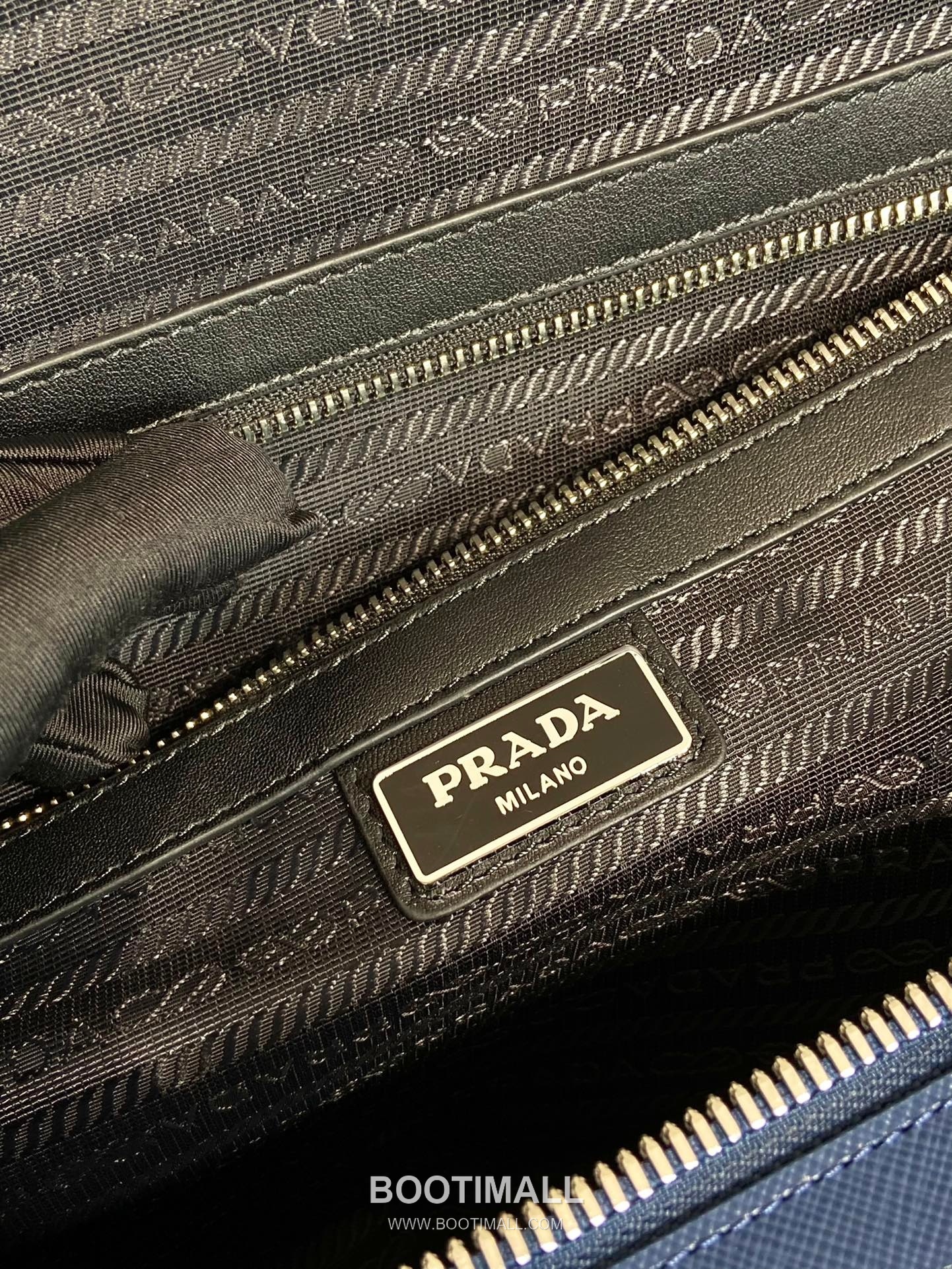 Prada Saffiano Leather Travel Duffle Bag with Wrap Zip and Lock Detail 프라다 사피아노 가죽 랩어라운드 지퍼 락 디테일 트래블 더플백 2VC018 50cm 9