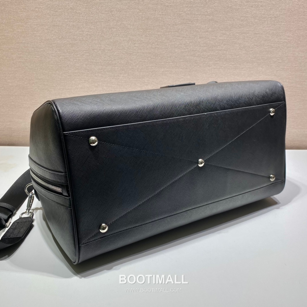 Prada Saffiano Leather Travel Duffle Bag with Wrap Zip and Lock Detail 프라다 사피아노 가죽 랩어라운드 지퍼 락 디테일 트래블 더플백 2VC018 50cm 7